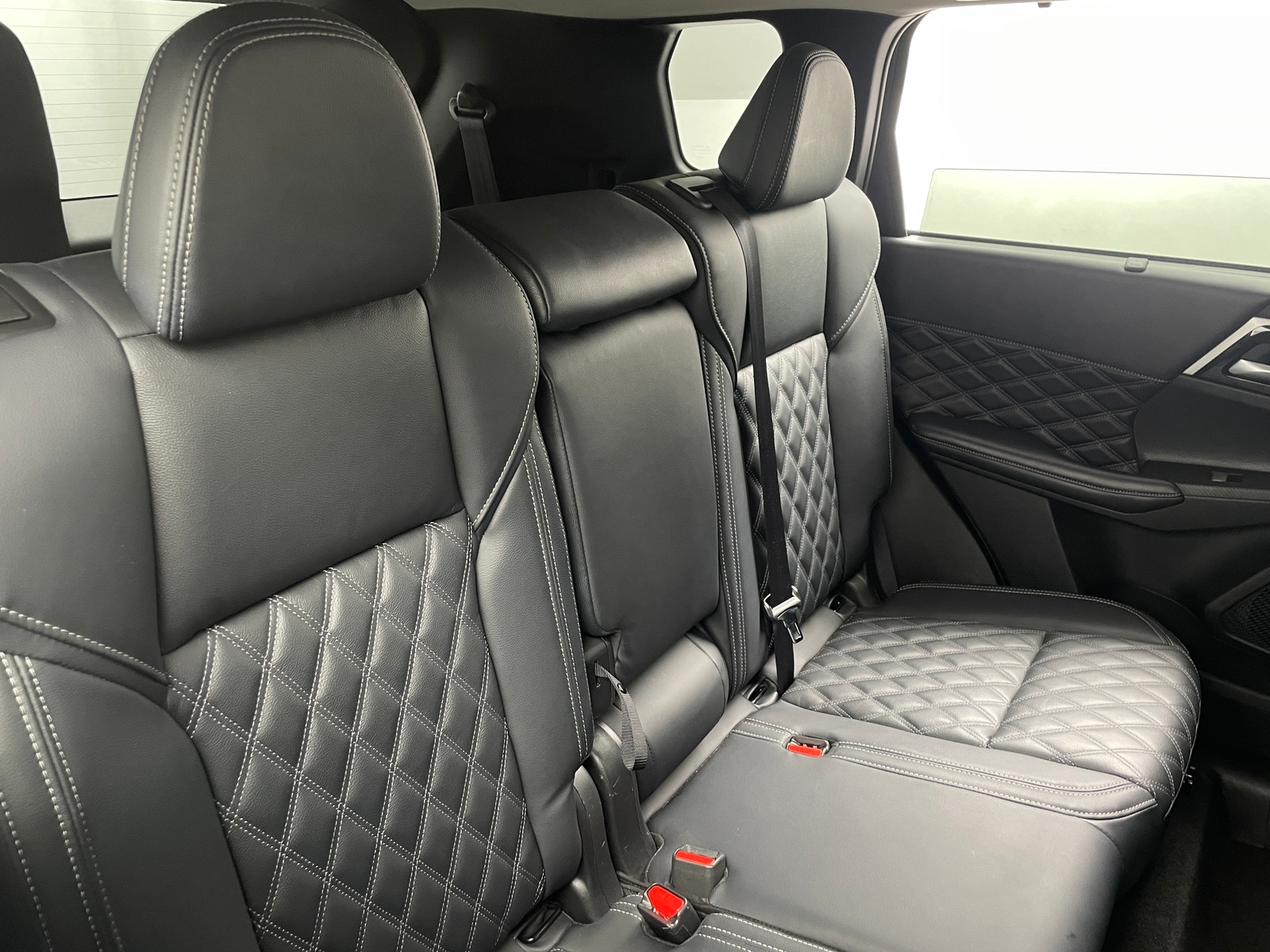 Thumbnail: 2024 Mitsubishi Outlander - 5