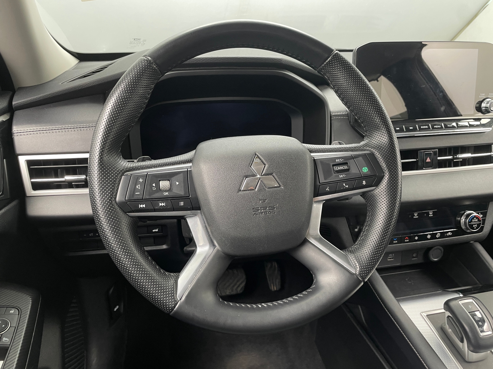 Thumbnail: 2024 Mitsubishi Outlander - 4