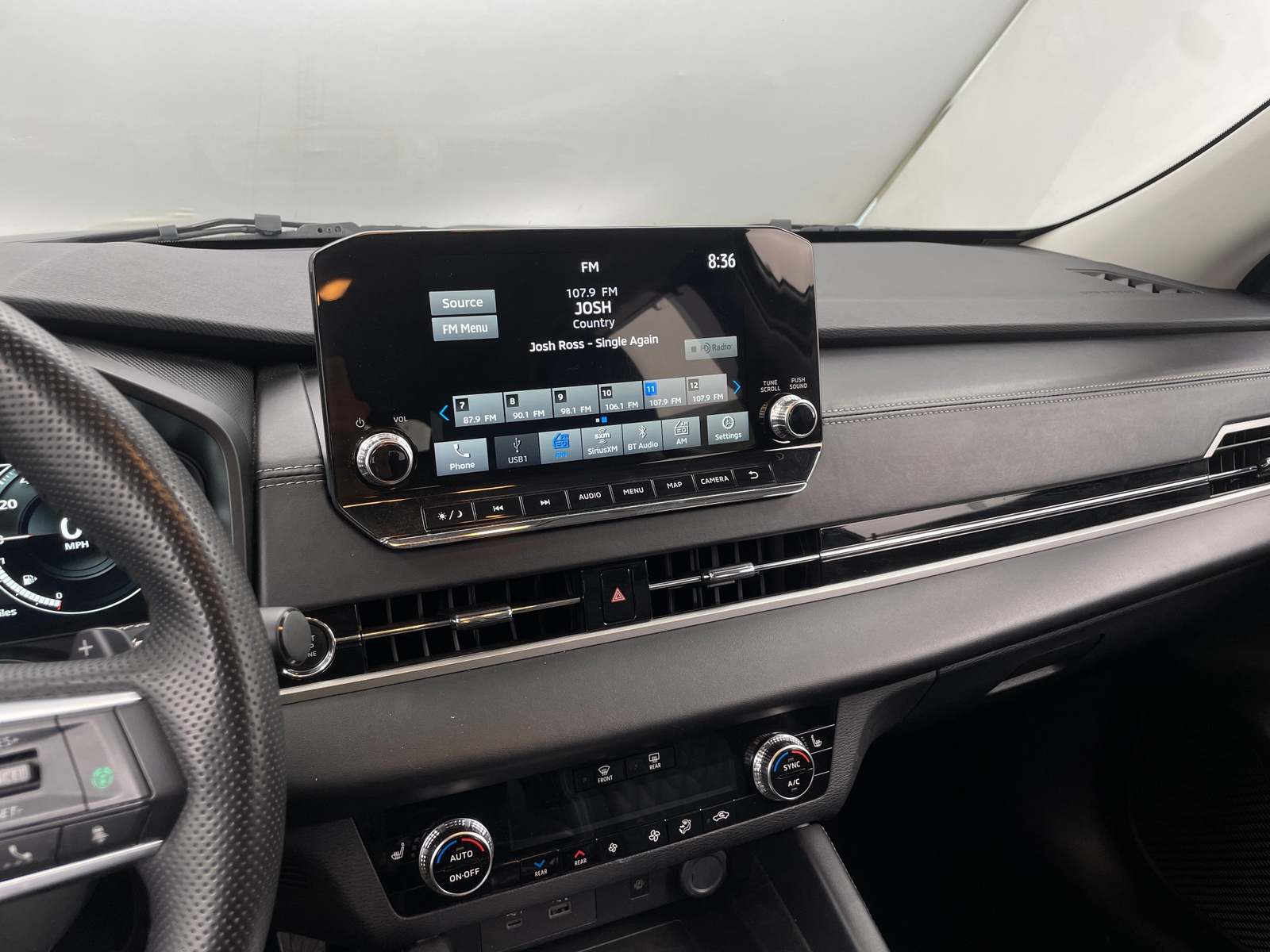 Thumbnail: 2024 Mitsubishi Outlander - 3