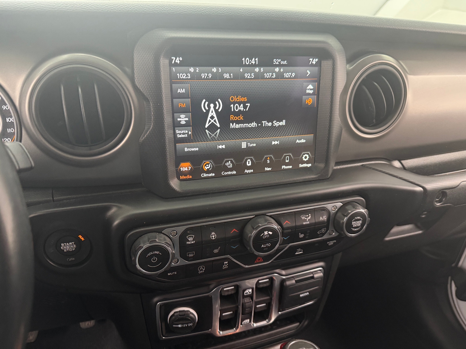 Thumbnail: 2021 Jeep Gladiator - 4