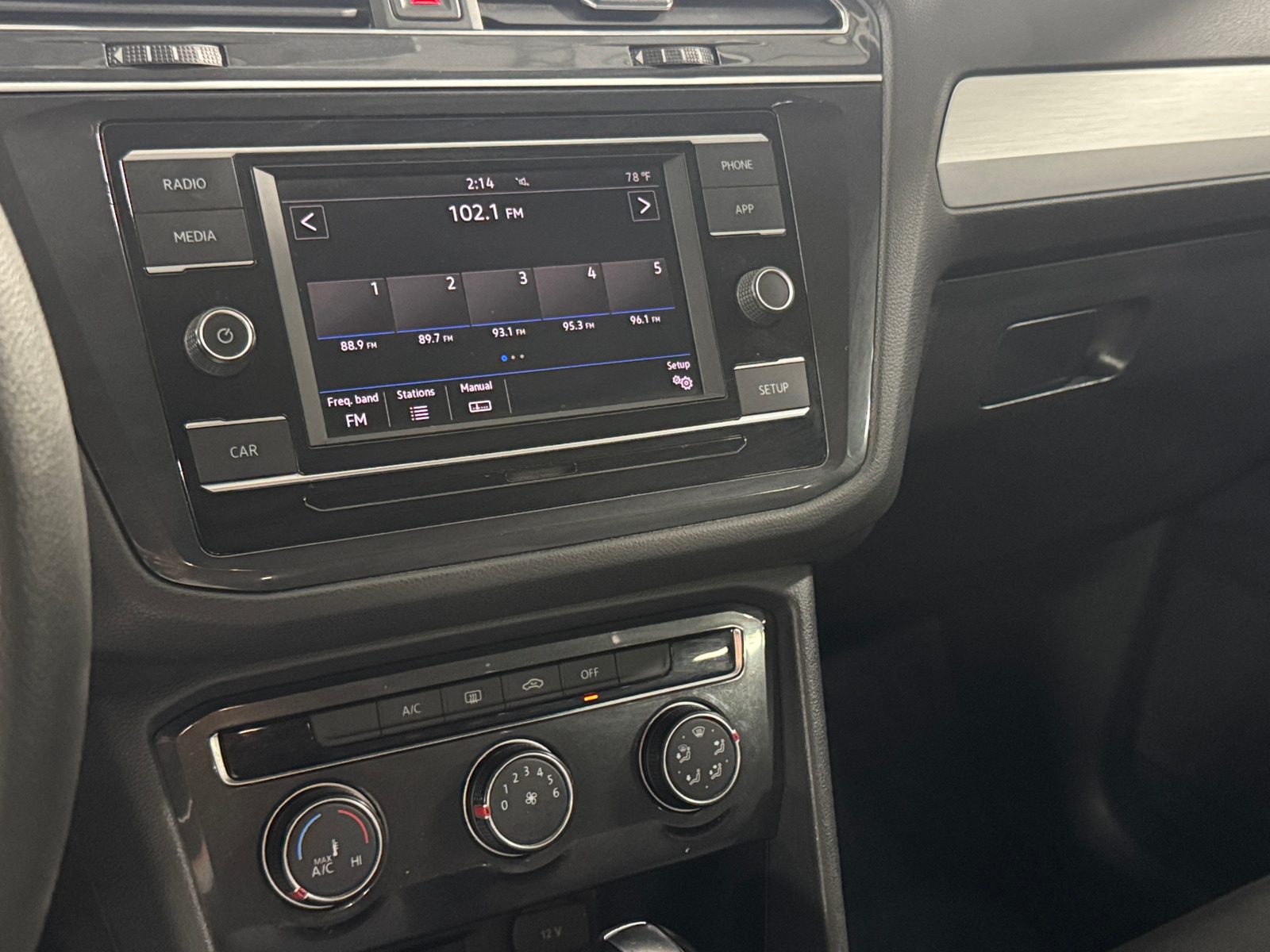 Thumbnail: 2018 Volkswagen Tiguan - 4