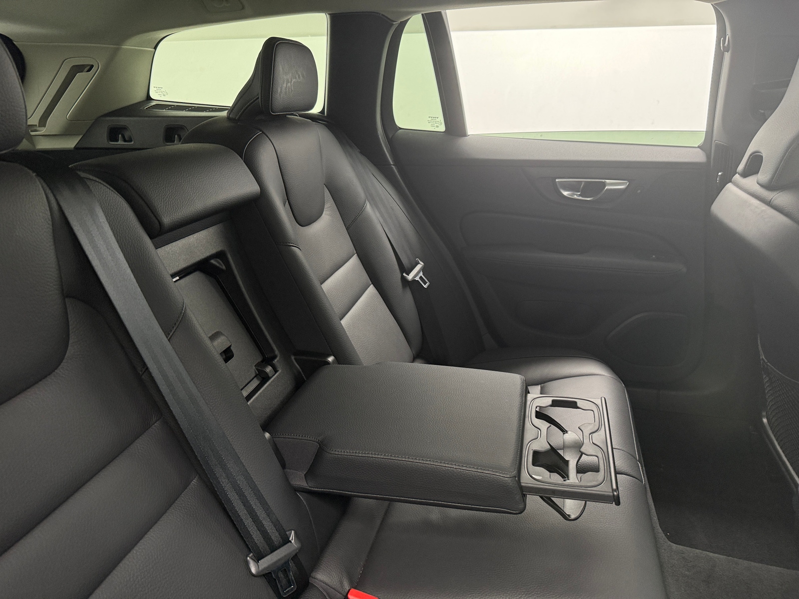 Thumbnail: 2025 Volvo V60 - 5