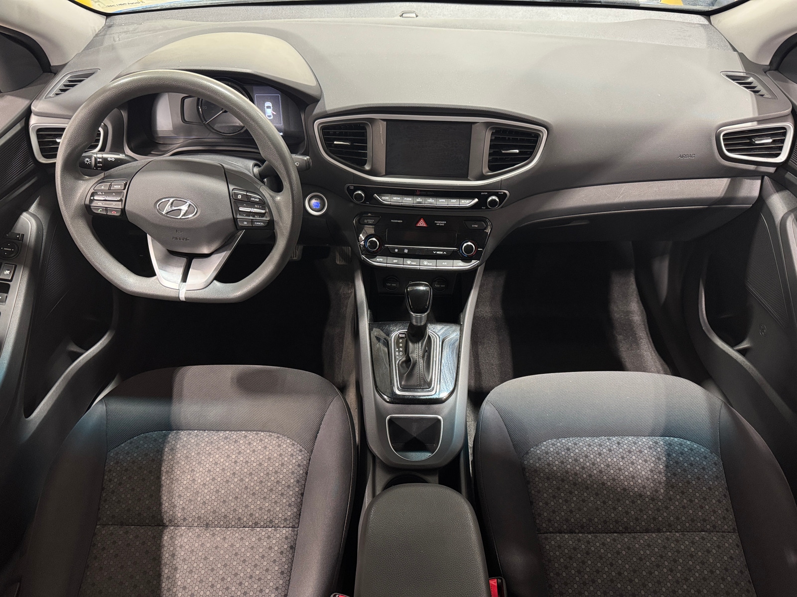 Thumbnail: 2018 Hyundai Ioniq - 3