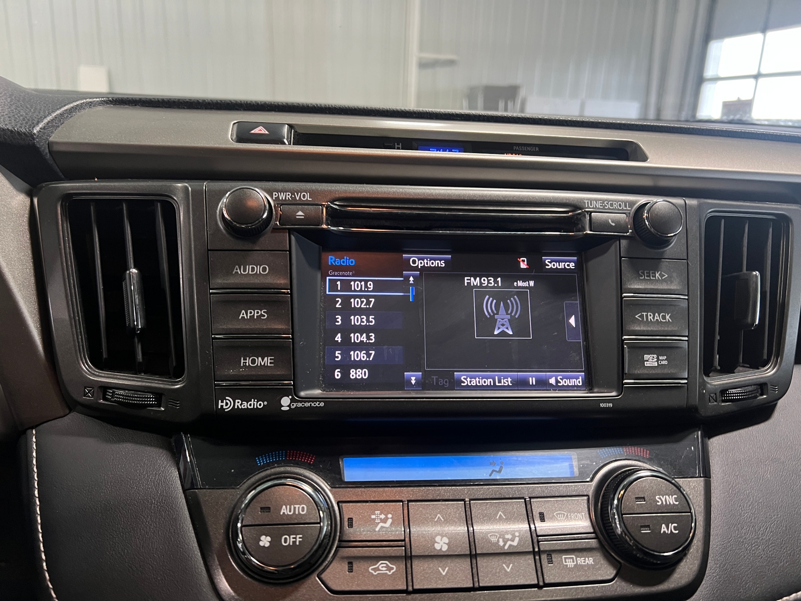 Thumbnail: 2015 Toyota RAV4 - 4