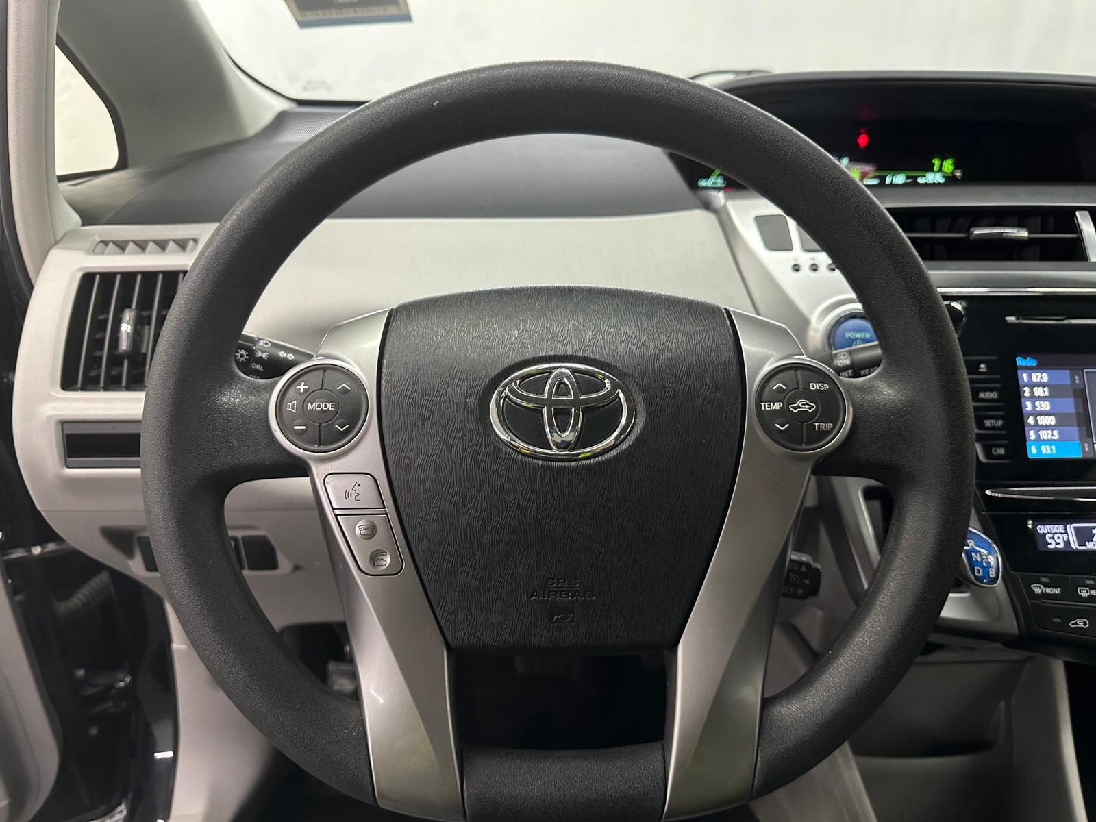 Thumbnail: 2017 Toyota Prius v - 5