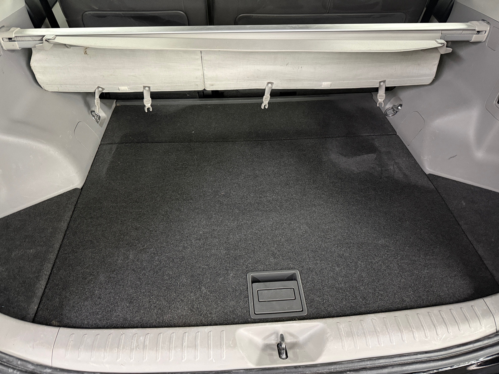 Thumbnail: 2017 Toyota Prius v - 7