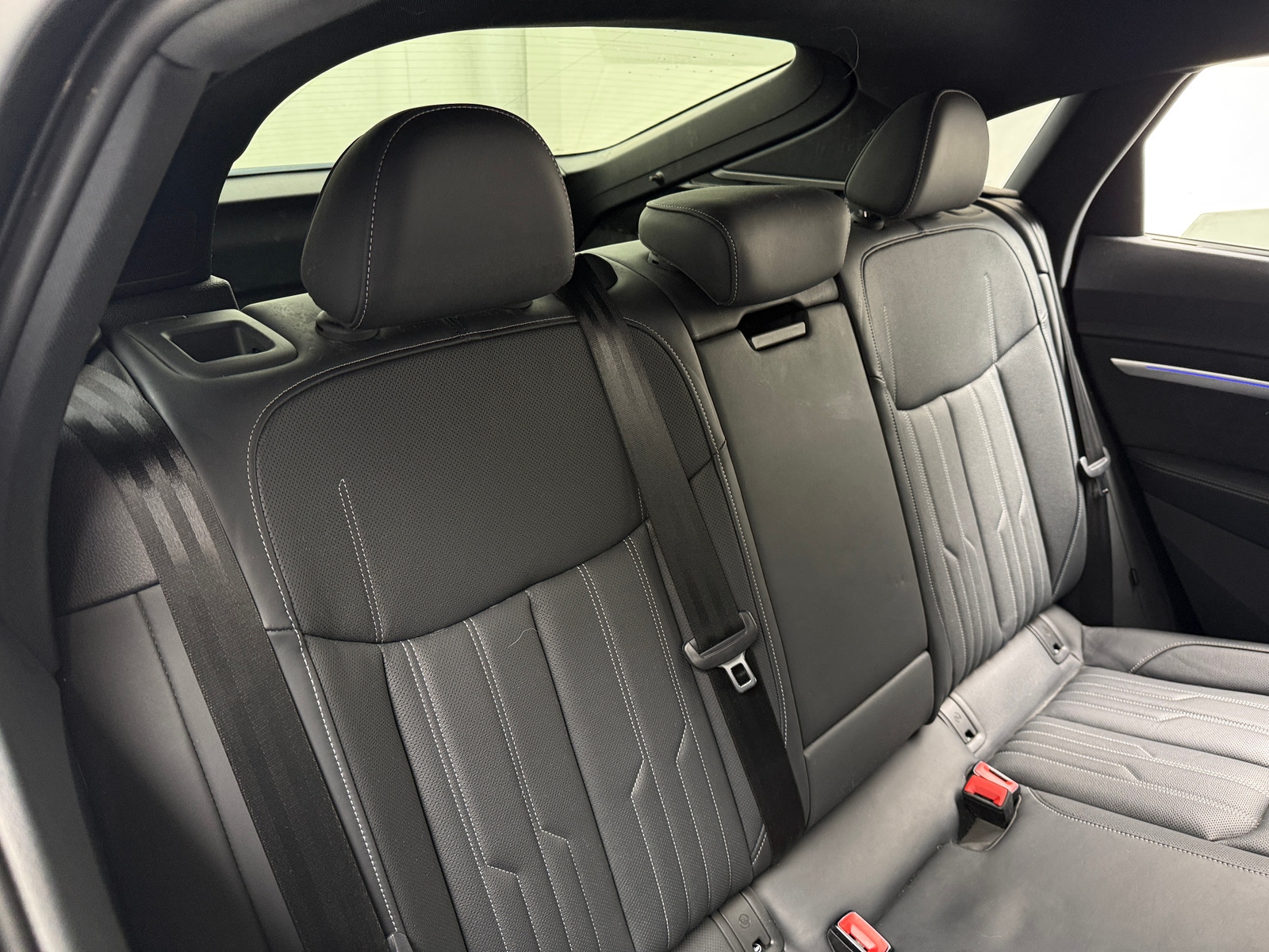 Thumbnail: 2022 Audi e-tron S - 5