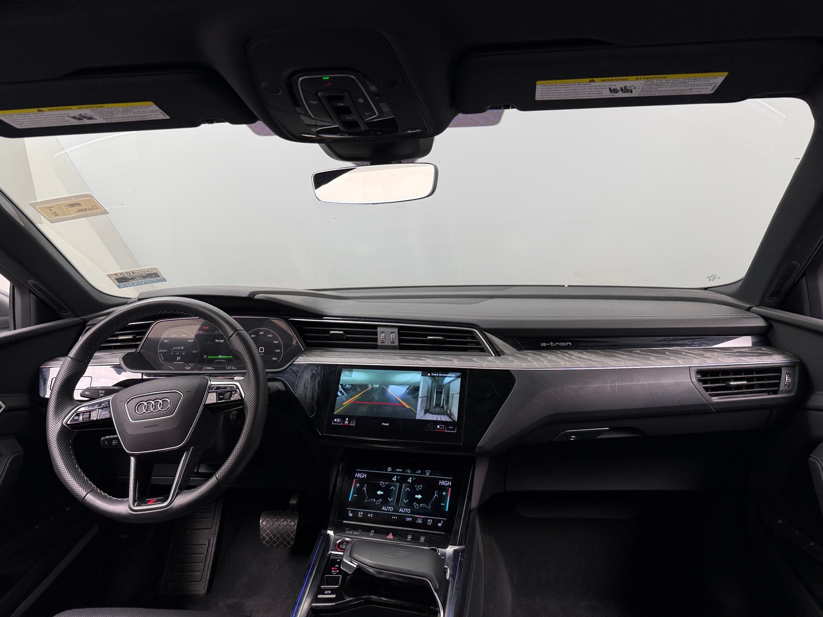 Thumbnail: 2022 Audi e-tron S - 2