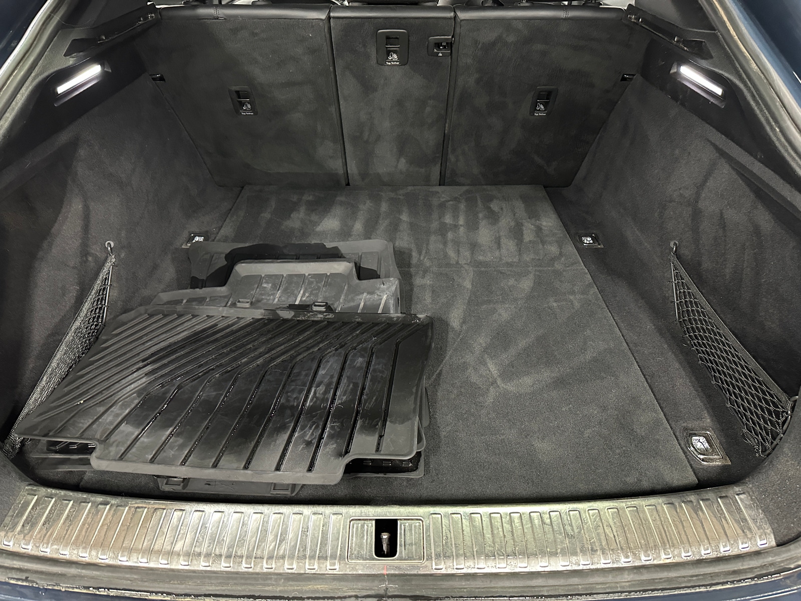 Thumbnail: 2022 Audi e-tron S - 6