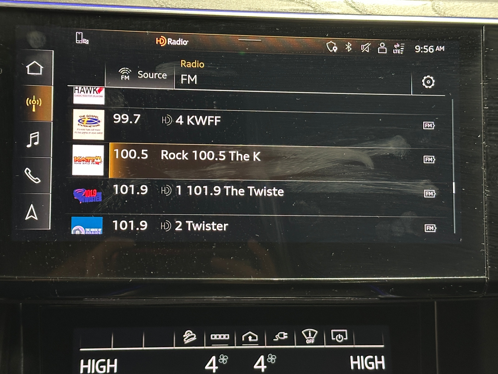 Thumbnail: 2022 Audi e-tron S - 3