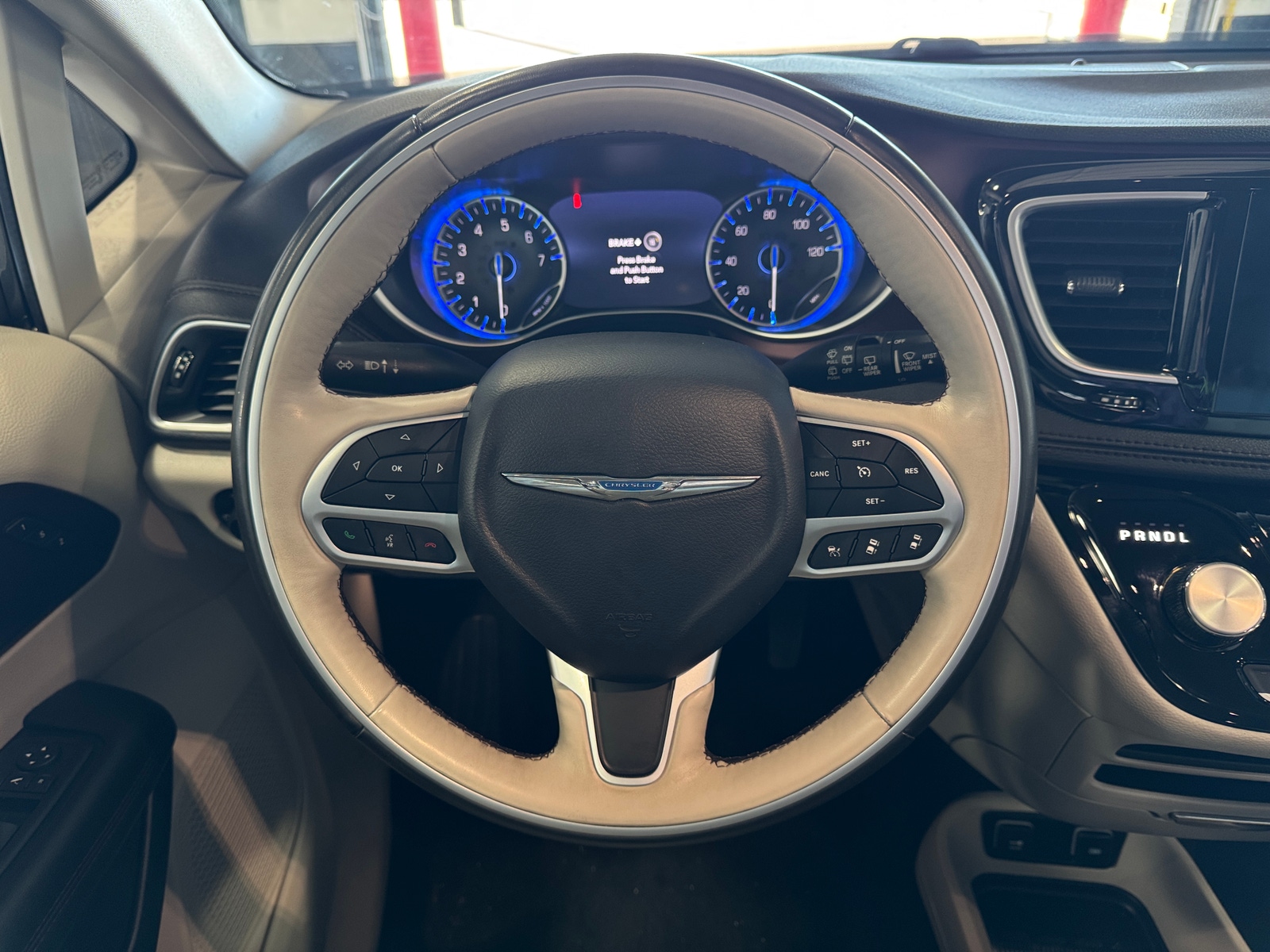 Thumbnail: 2017 Chrysler Pacifica - 4