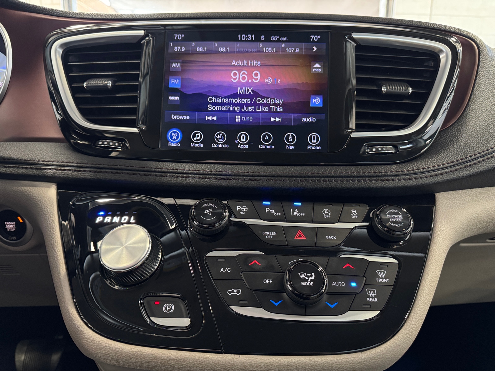 Thumbnail: 2017 Chrysler Pacifica - 3