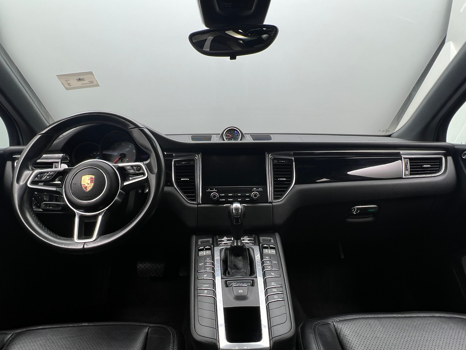 Thumbnail: 2017 Porsche Macan - 2