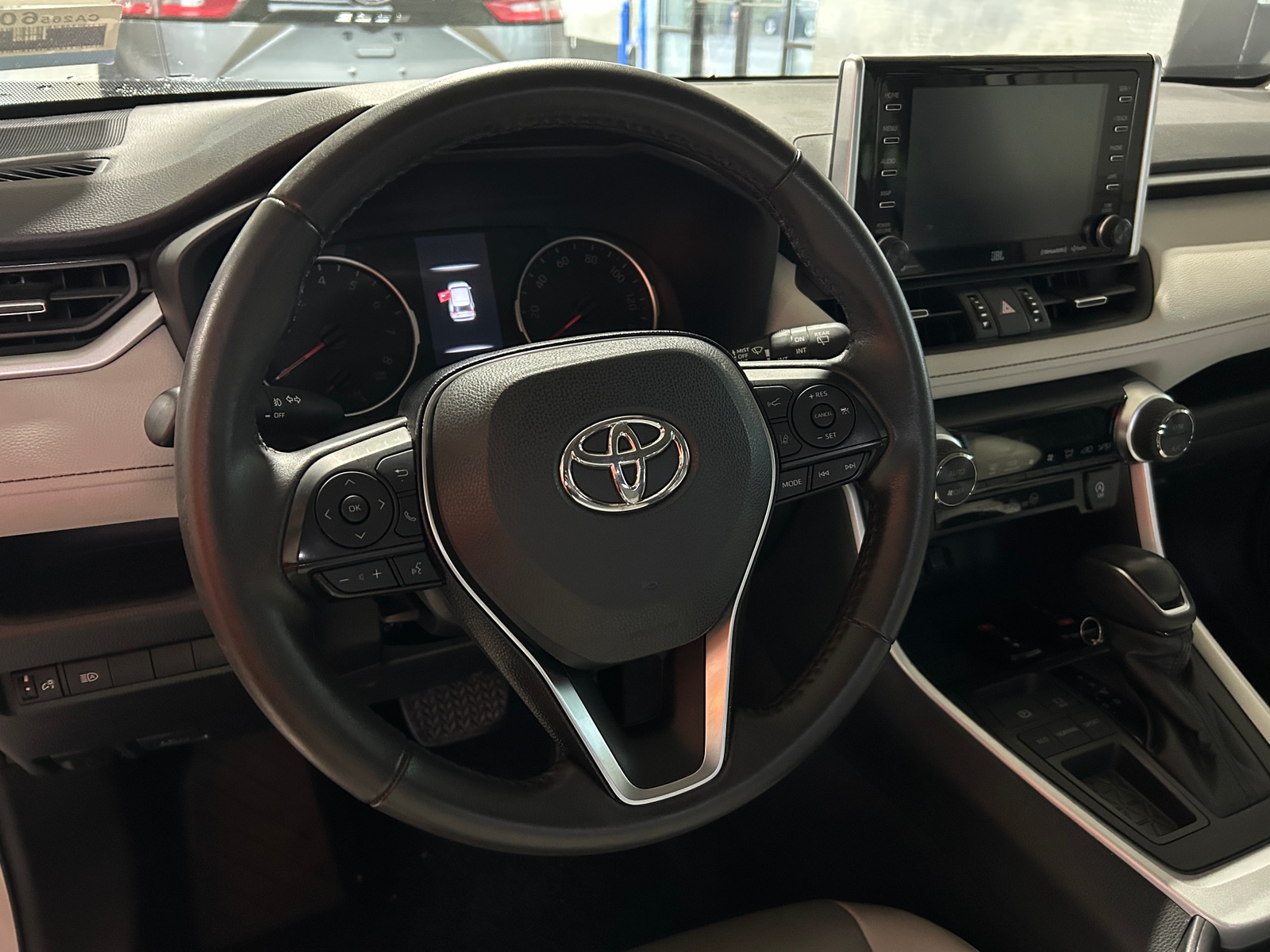 Thumbnail: 2020 Toyota RAV4 - 4