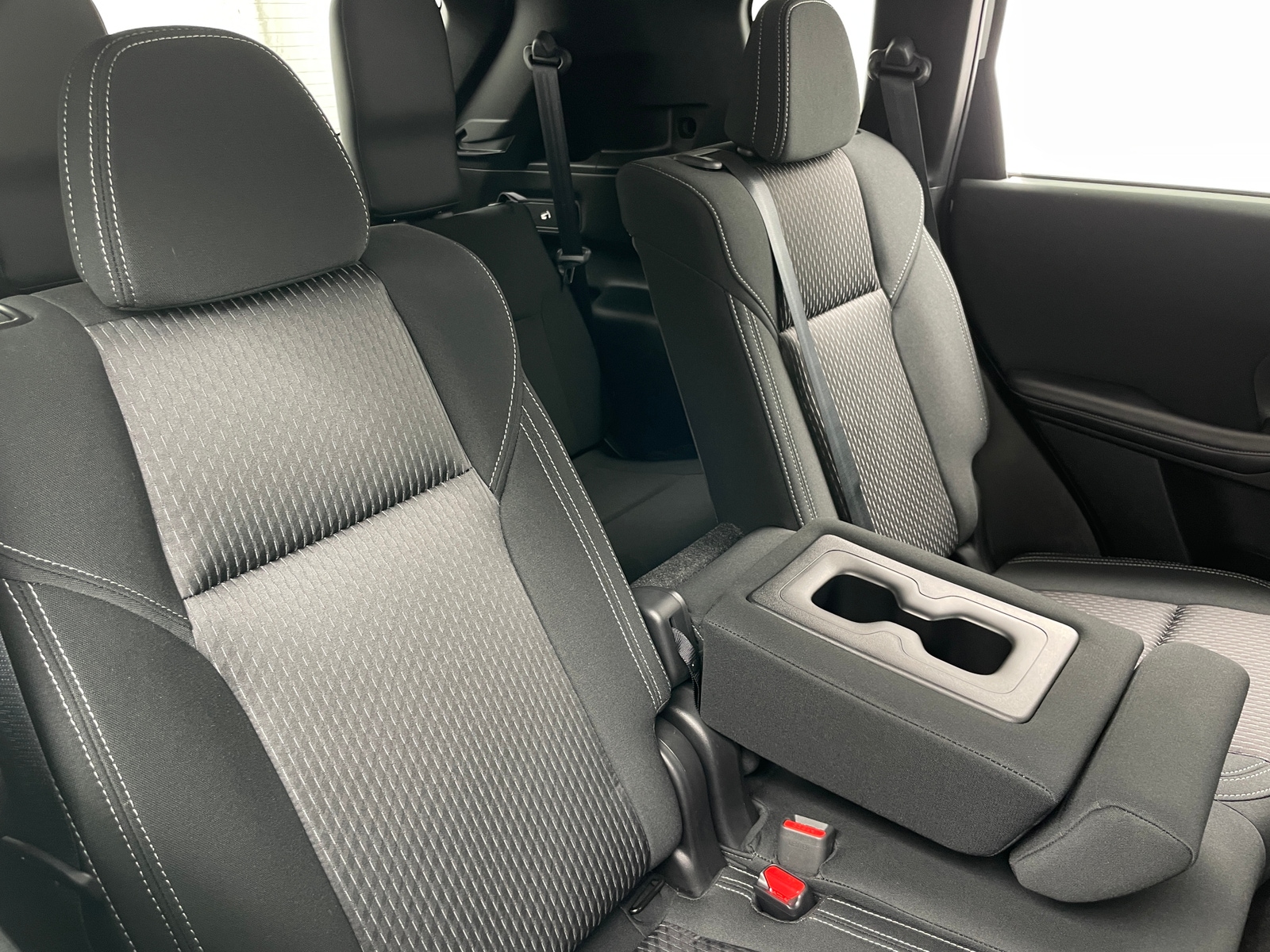 Thumbnail: 2024 Mitsubishi Outlander - 6