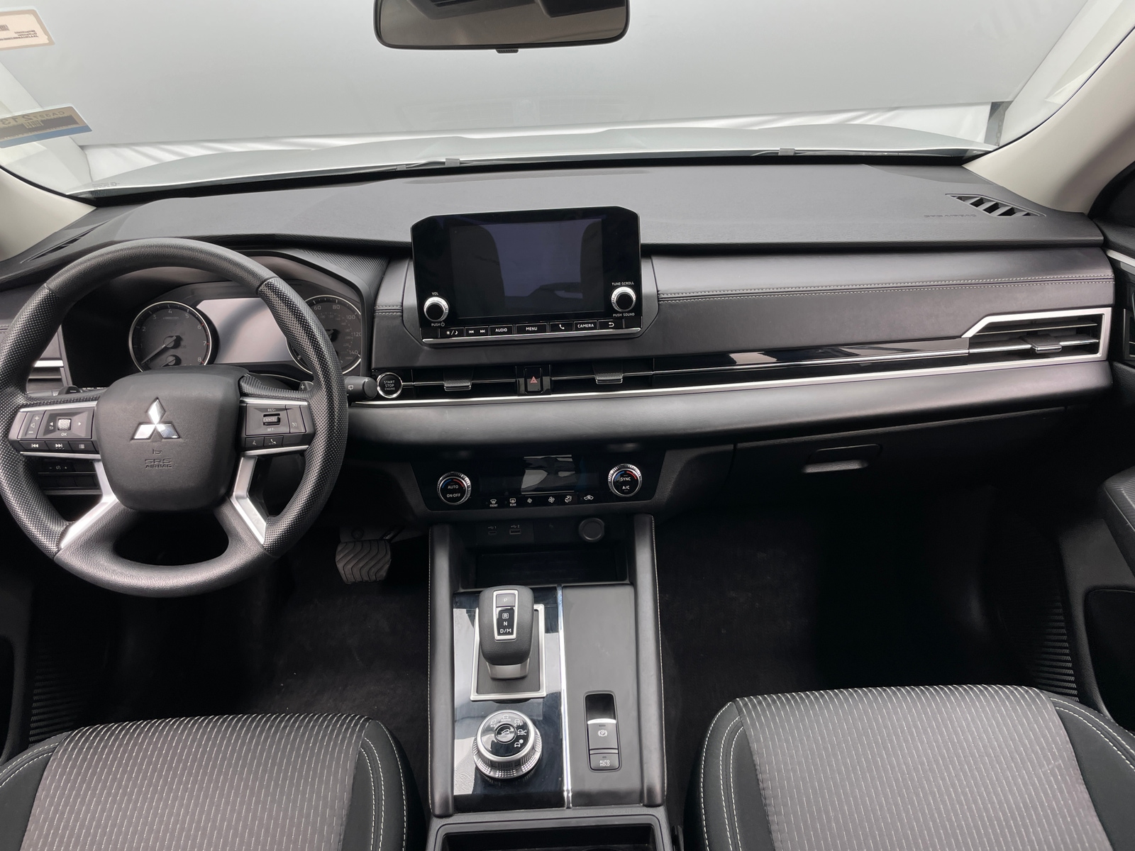 Thumbnail: 2024 Mitsubishi Outlander - 3