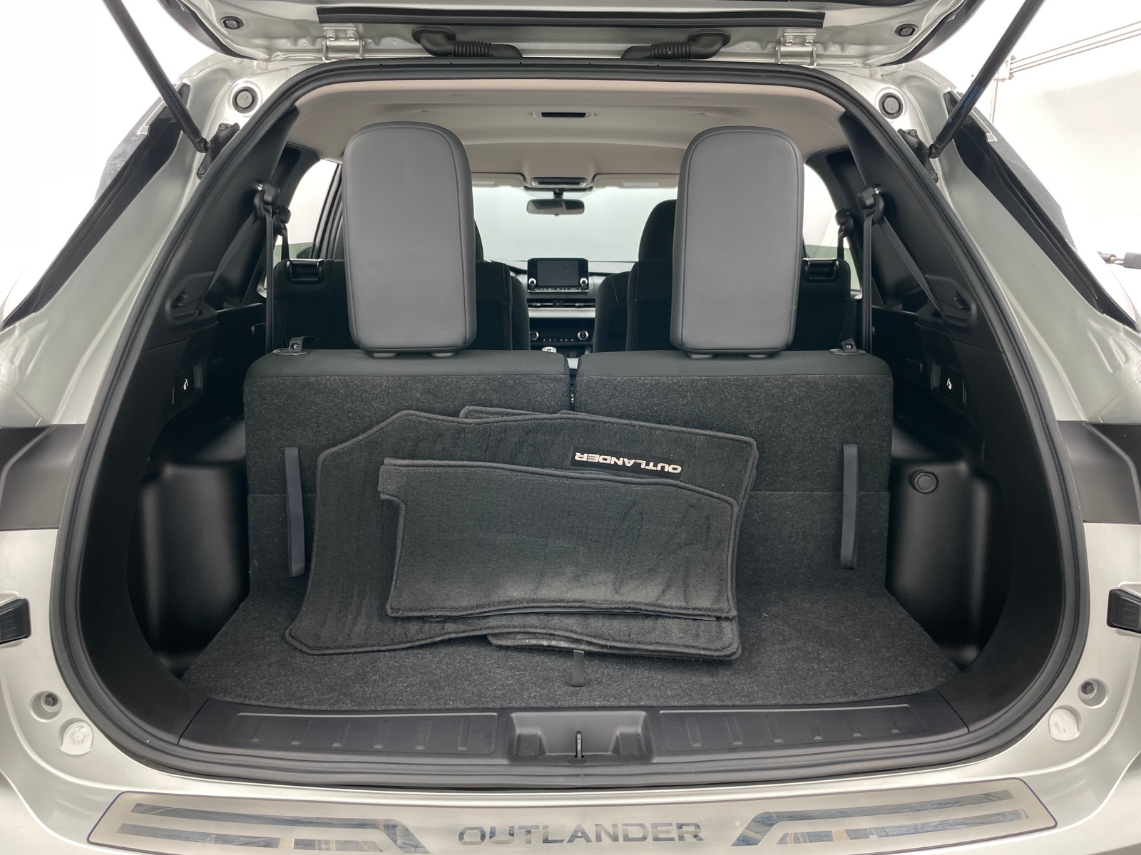 Thumbnail: 2024 Mitsubishi Outlander - 7