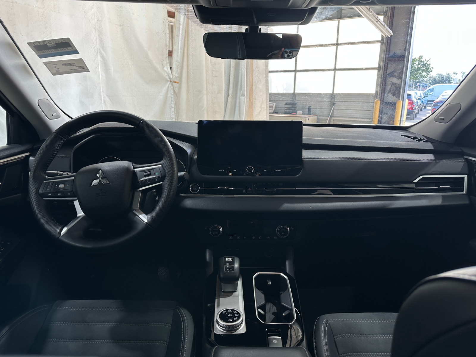 Thumbnail: 2025 Mitsubishi Outlander - 2