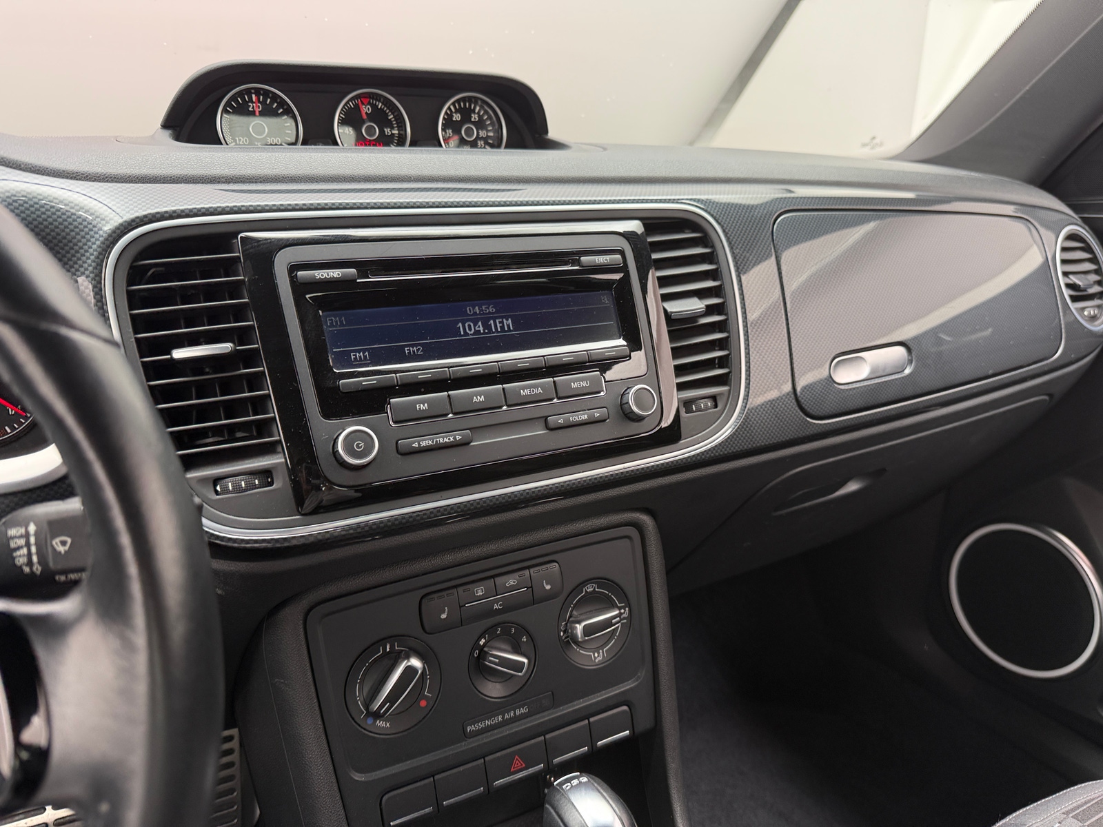 Thumbnail: 2012 Volkswagen Beetle - 4