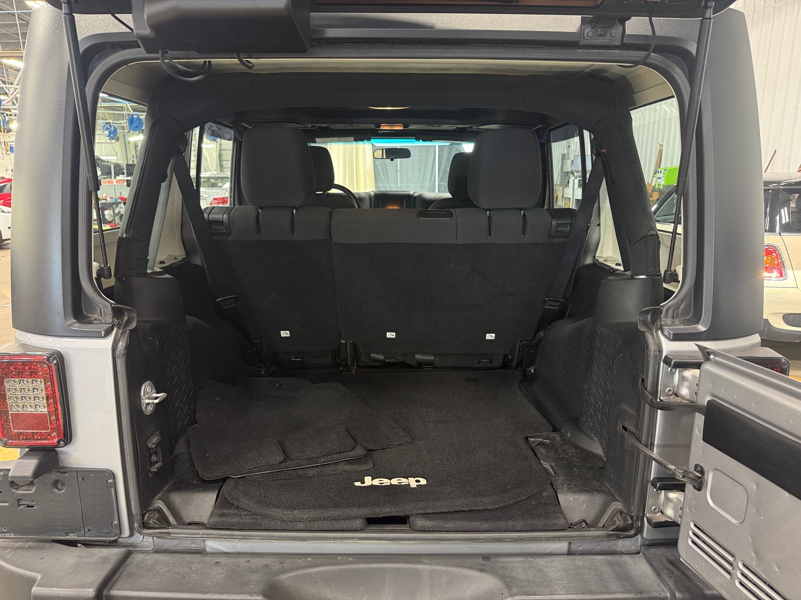 Thumbnail: 2016 Jeep Wrangler - 7