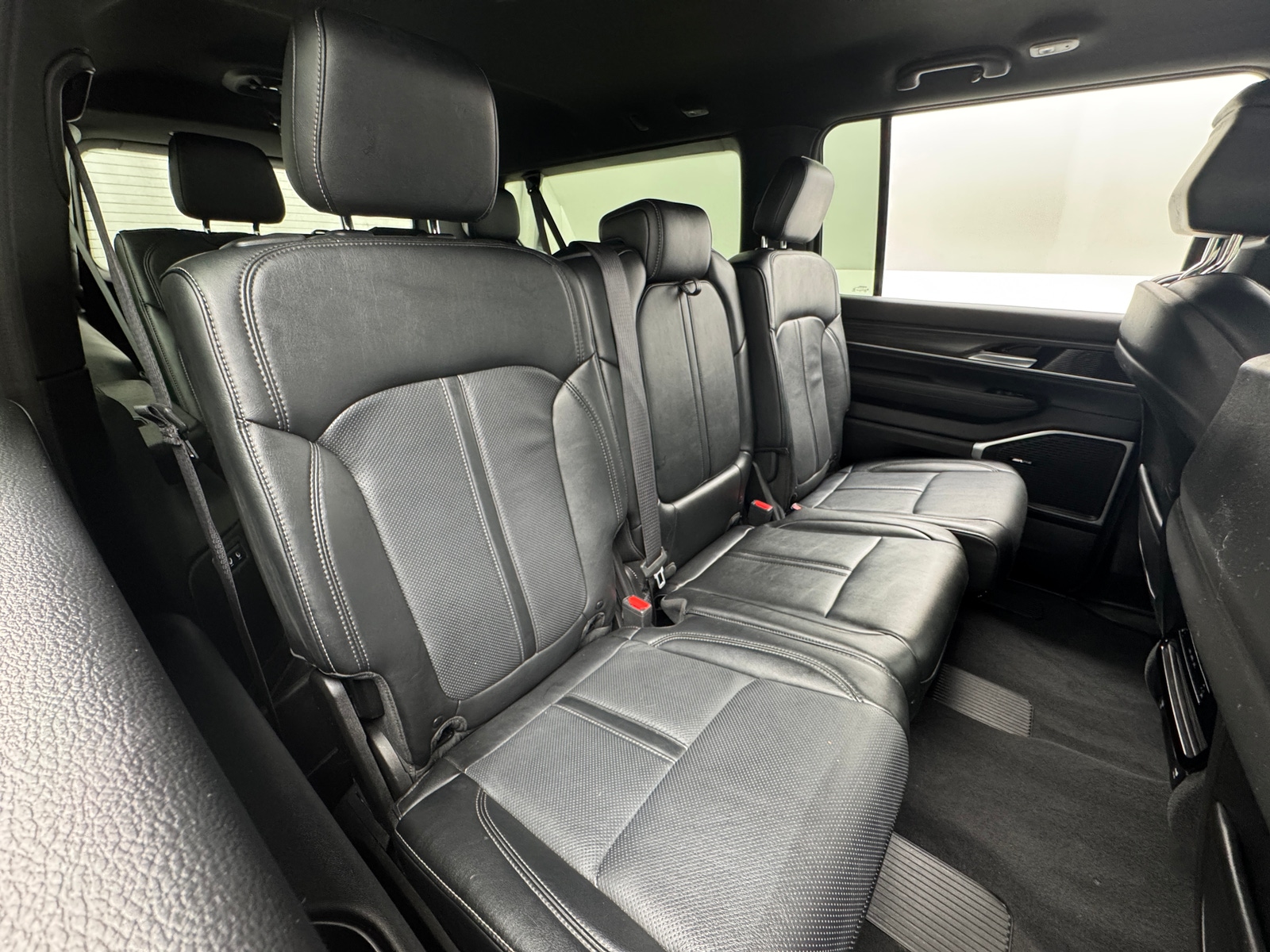 Thumbnail: 2024 Jeep Wagoneer - 5