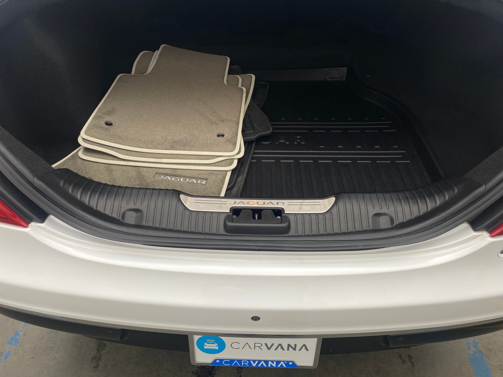 Thumbnail: 2017 Jaguar XJ - 6