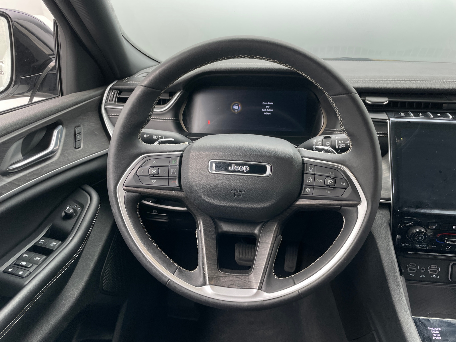 Thumbnail: 2024 Jeep Grand Cherokee L - 4