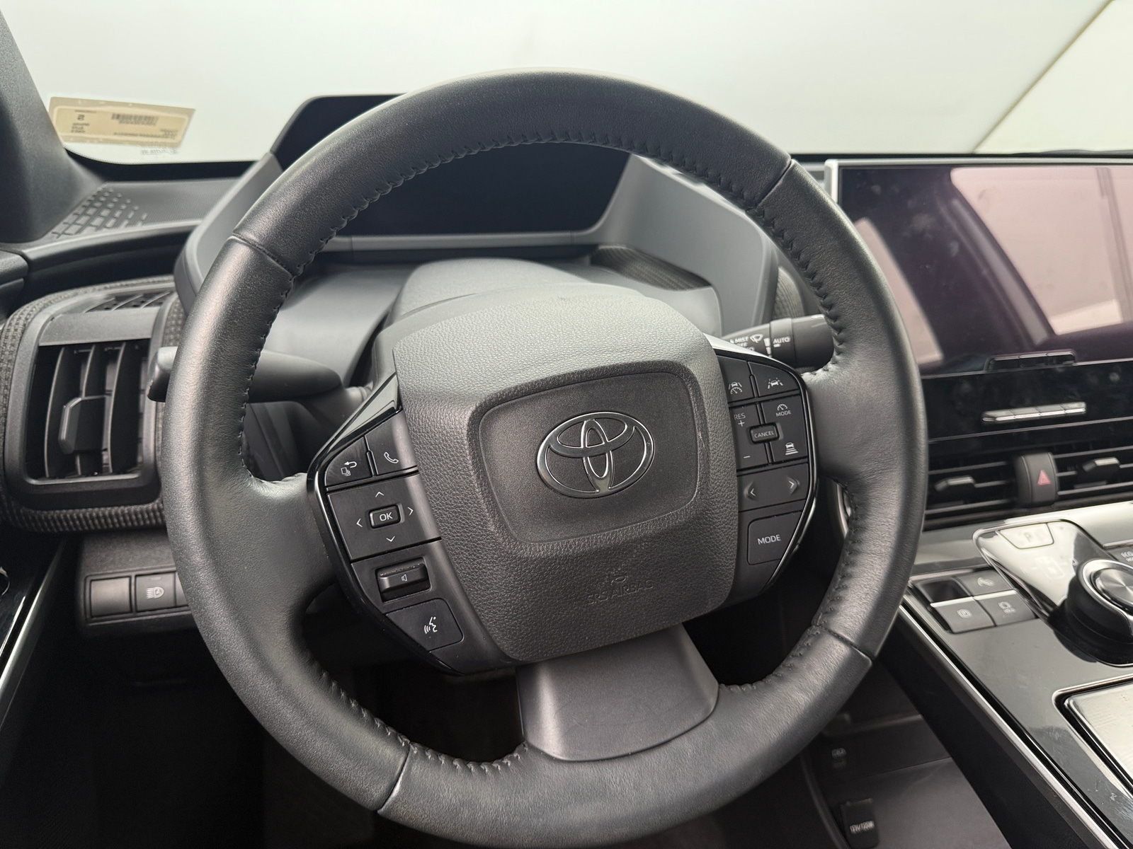 Thumbnail: 2023 Toyota bZ4X - 4