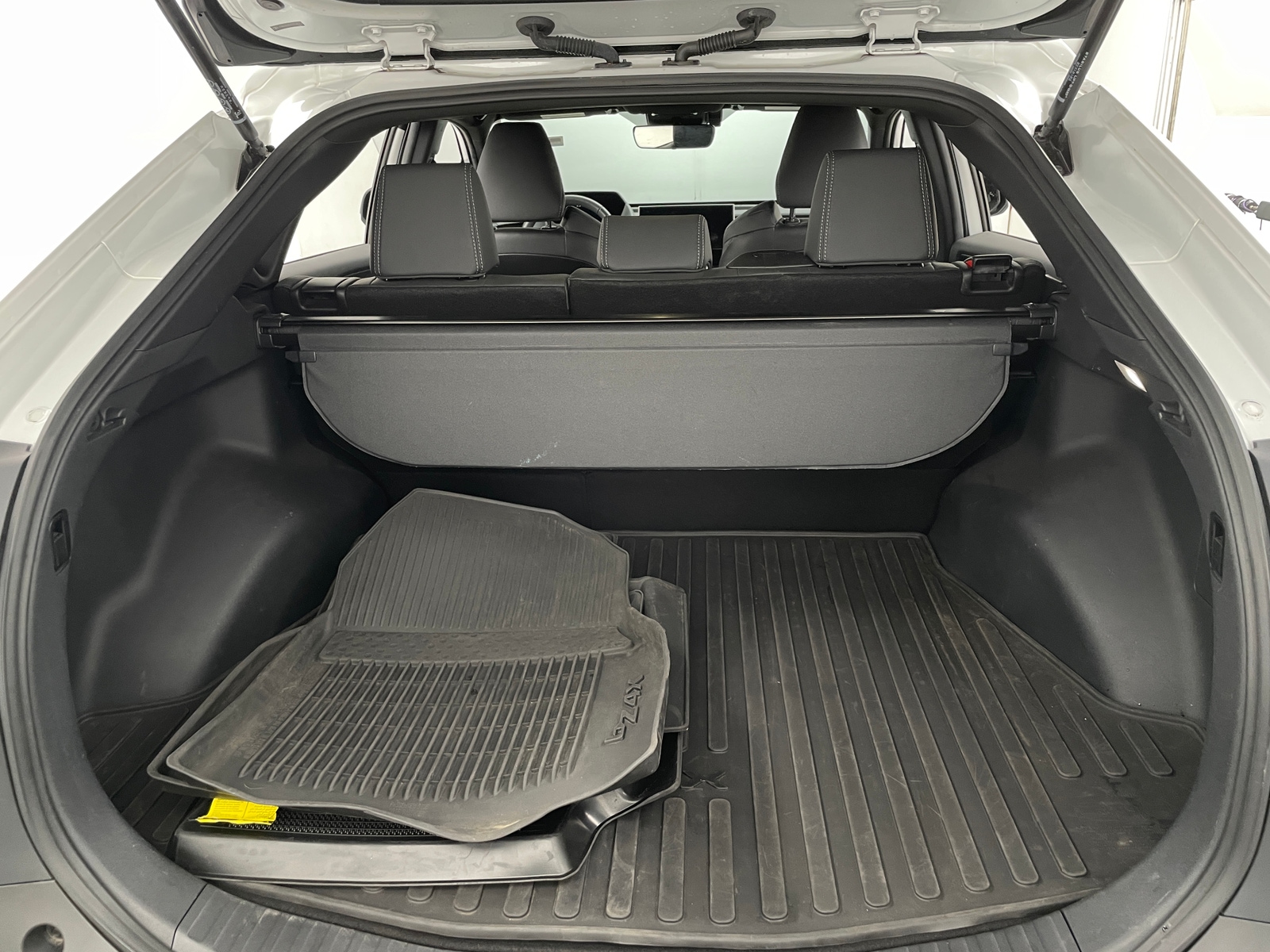 Thumbnail: 2023 Toyota bZ4X - 6