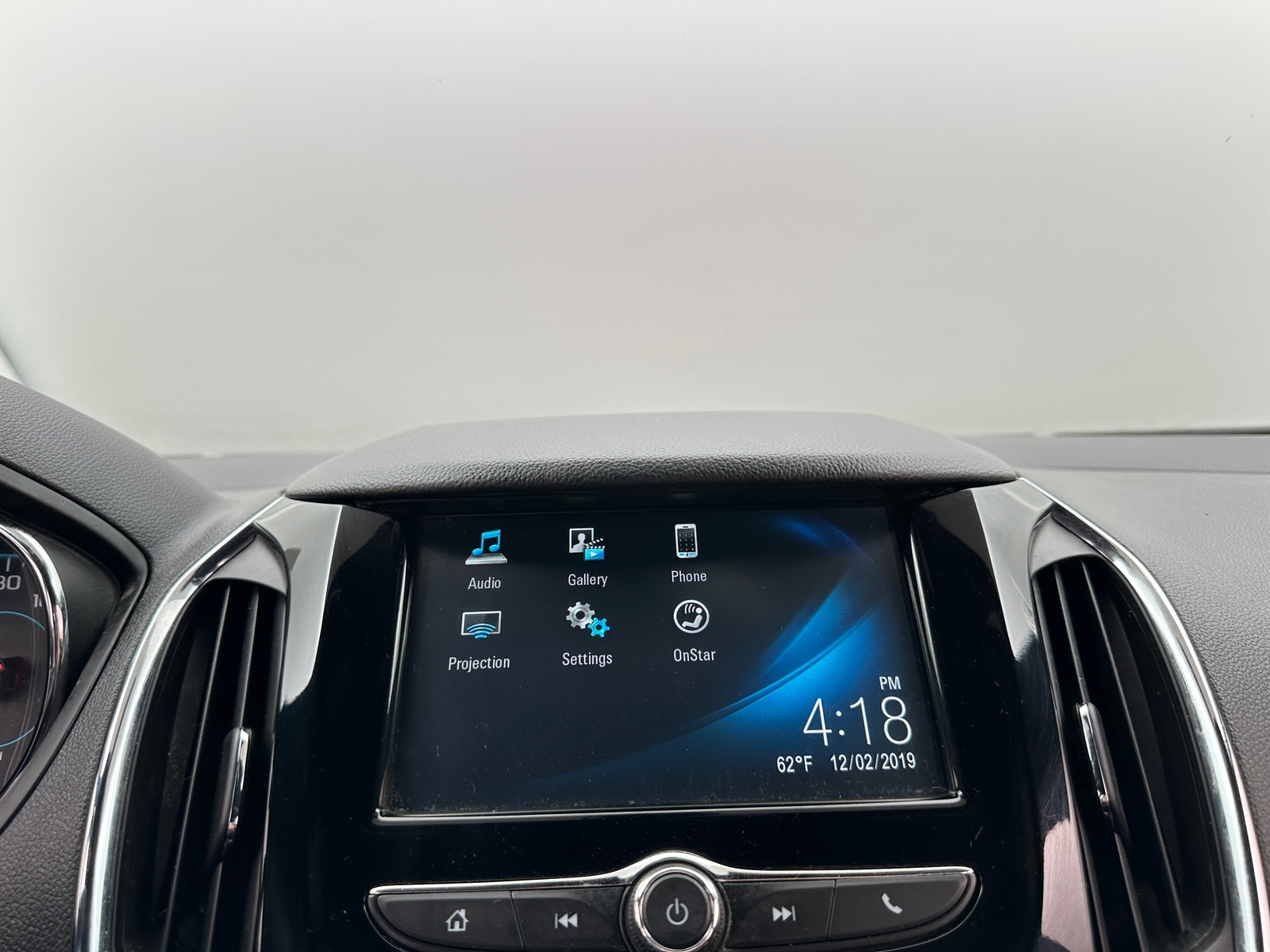 Thumbnail: 2017 Chevrolet Cruze - 3