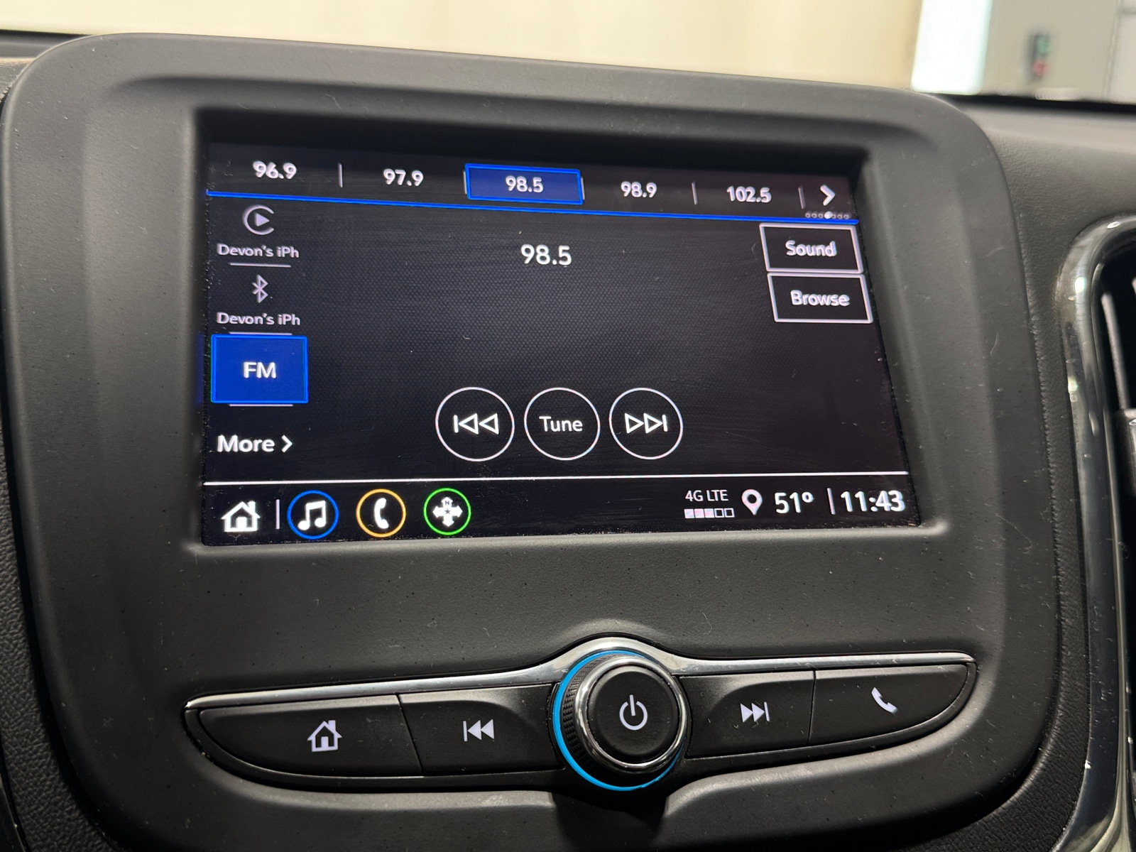 Thumbnail: 2022 Chevrolet Equinox - 4