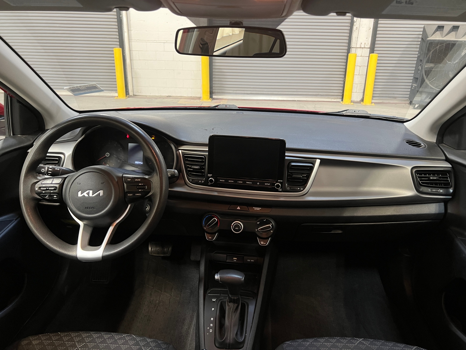 Thumbnail: 2022 Kia Rio - 3