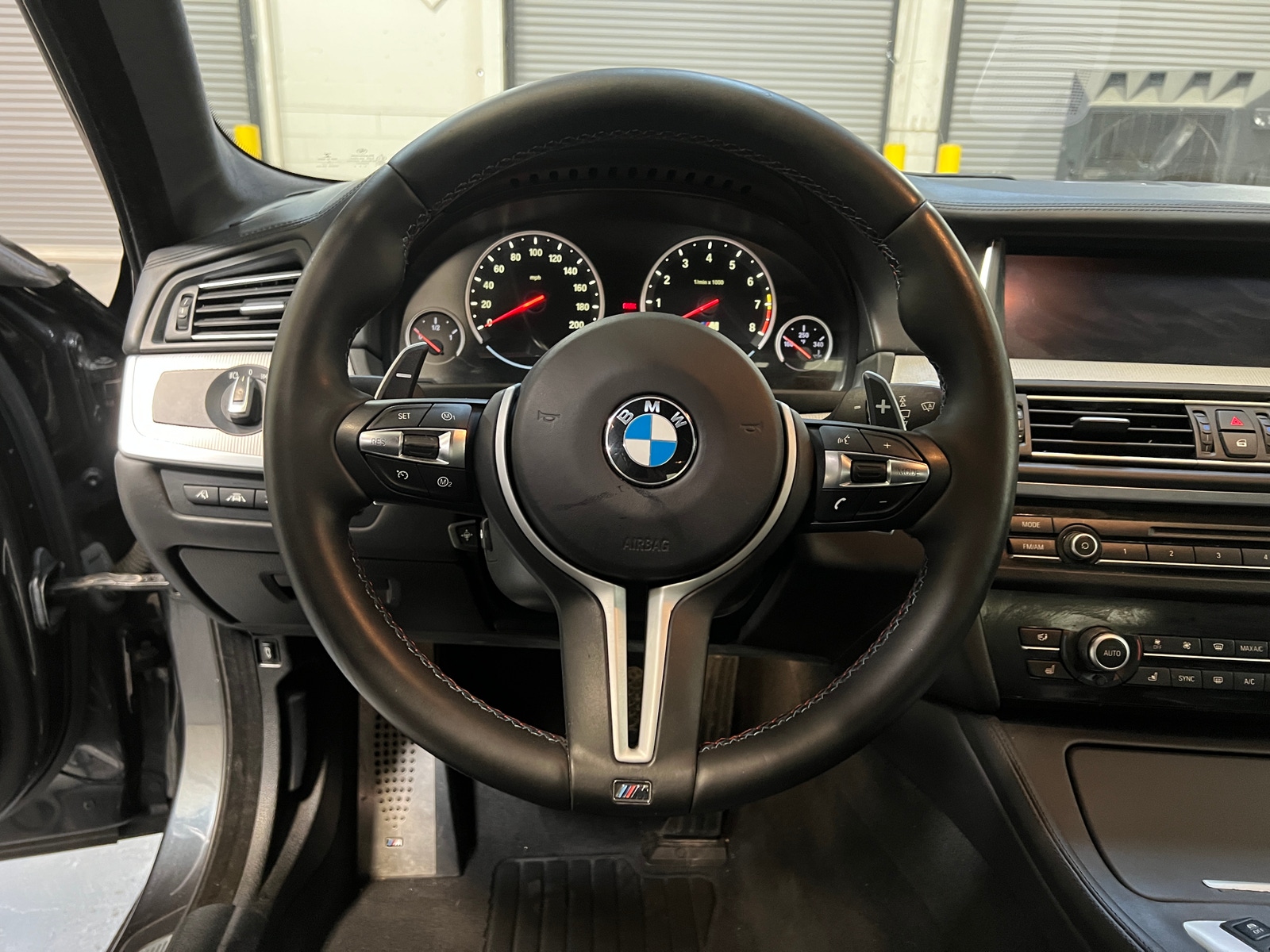 Thumbnail: 2015 BMW M5 - 4