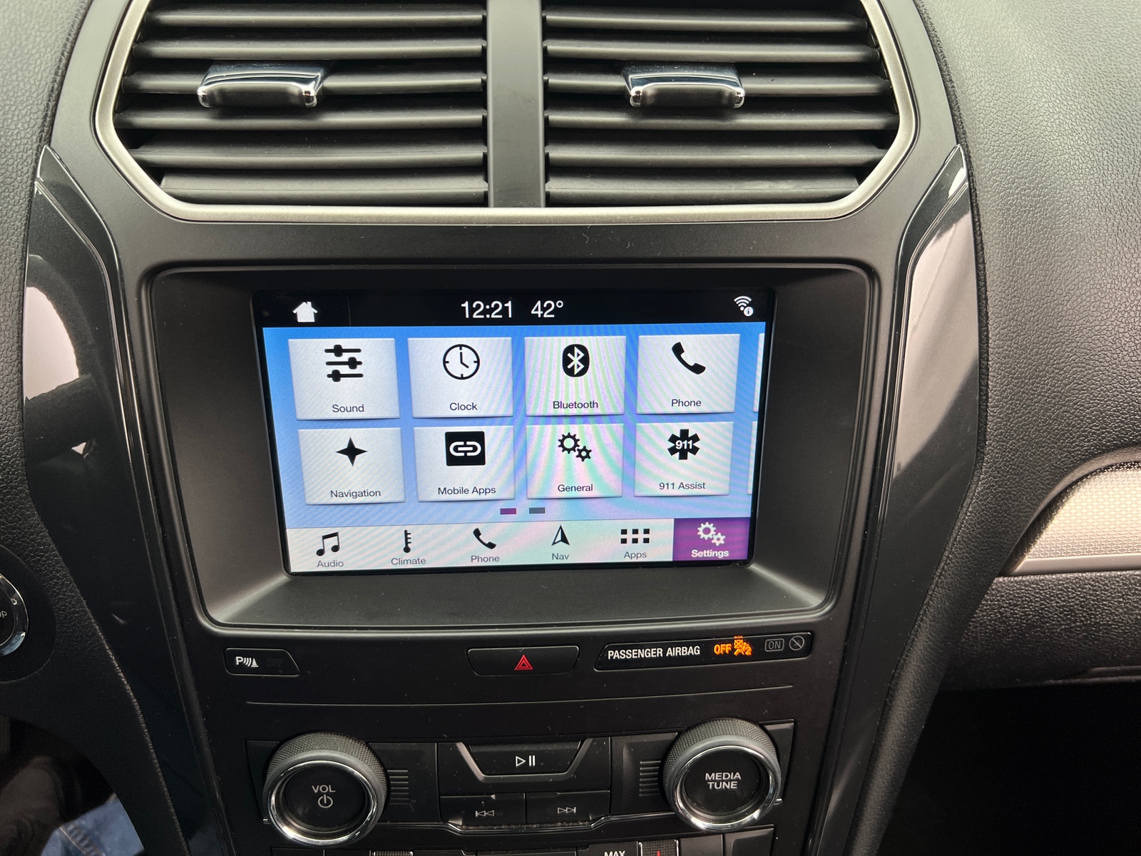 Thumbnail: 2019 Ford Explorer - 3