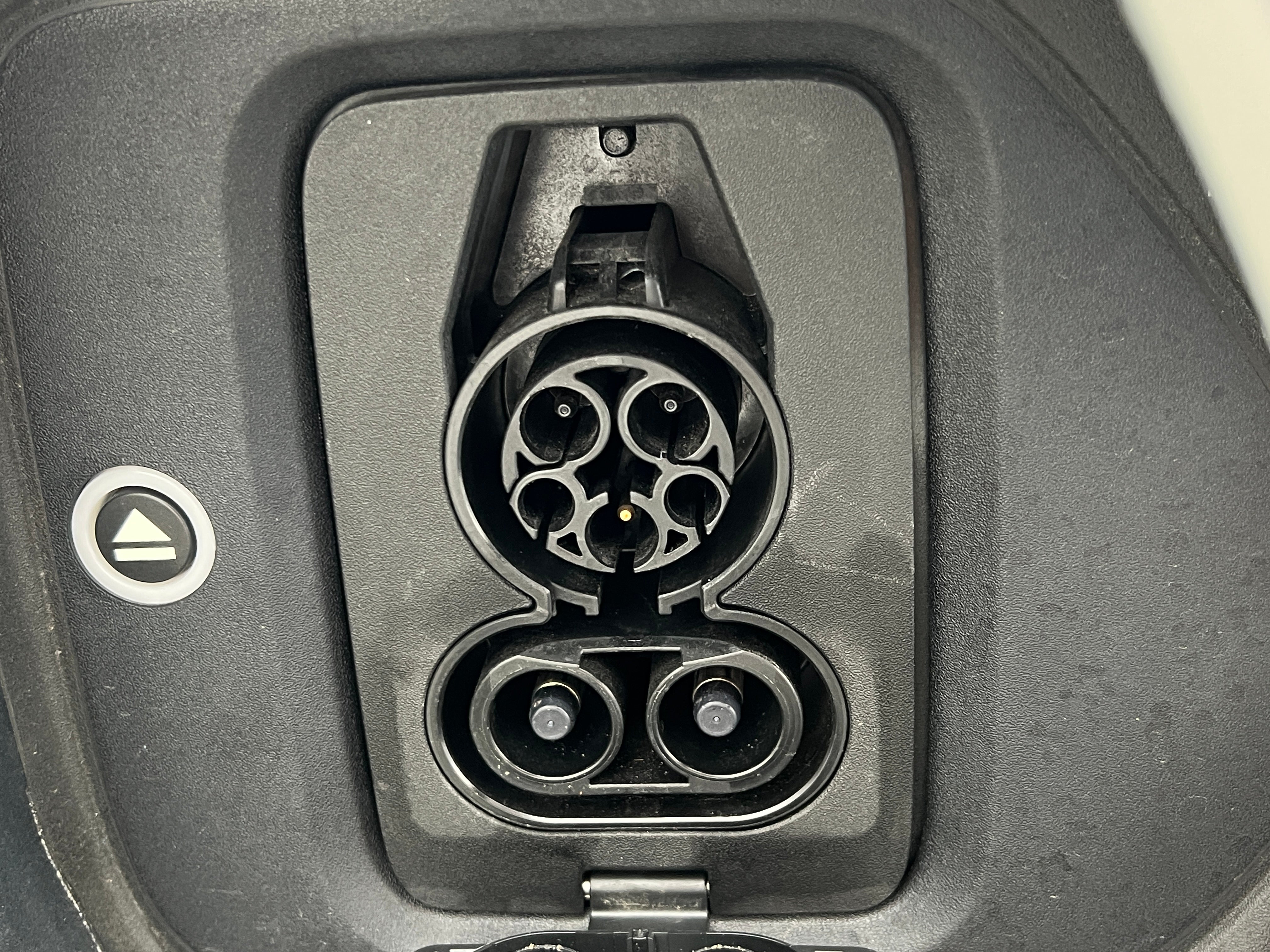 Used 2025 Rivian R1S Adventure with VIN 7PDSGBBA0SN046710 for sale in Oak Creek, WI