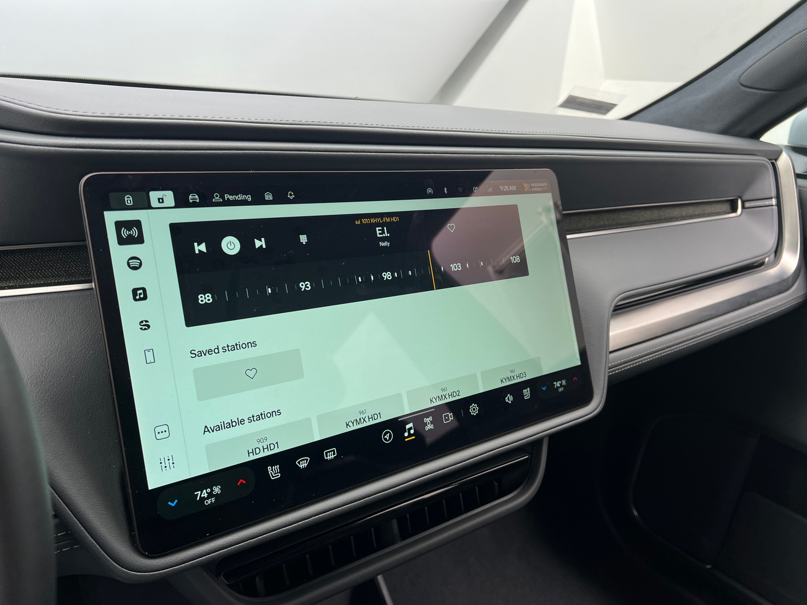 Thumbnail: 2025 Rivian R1S - 3