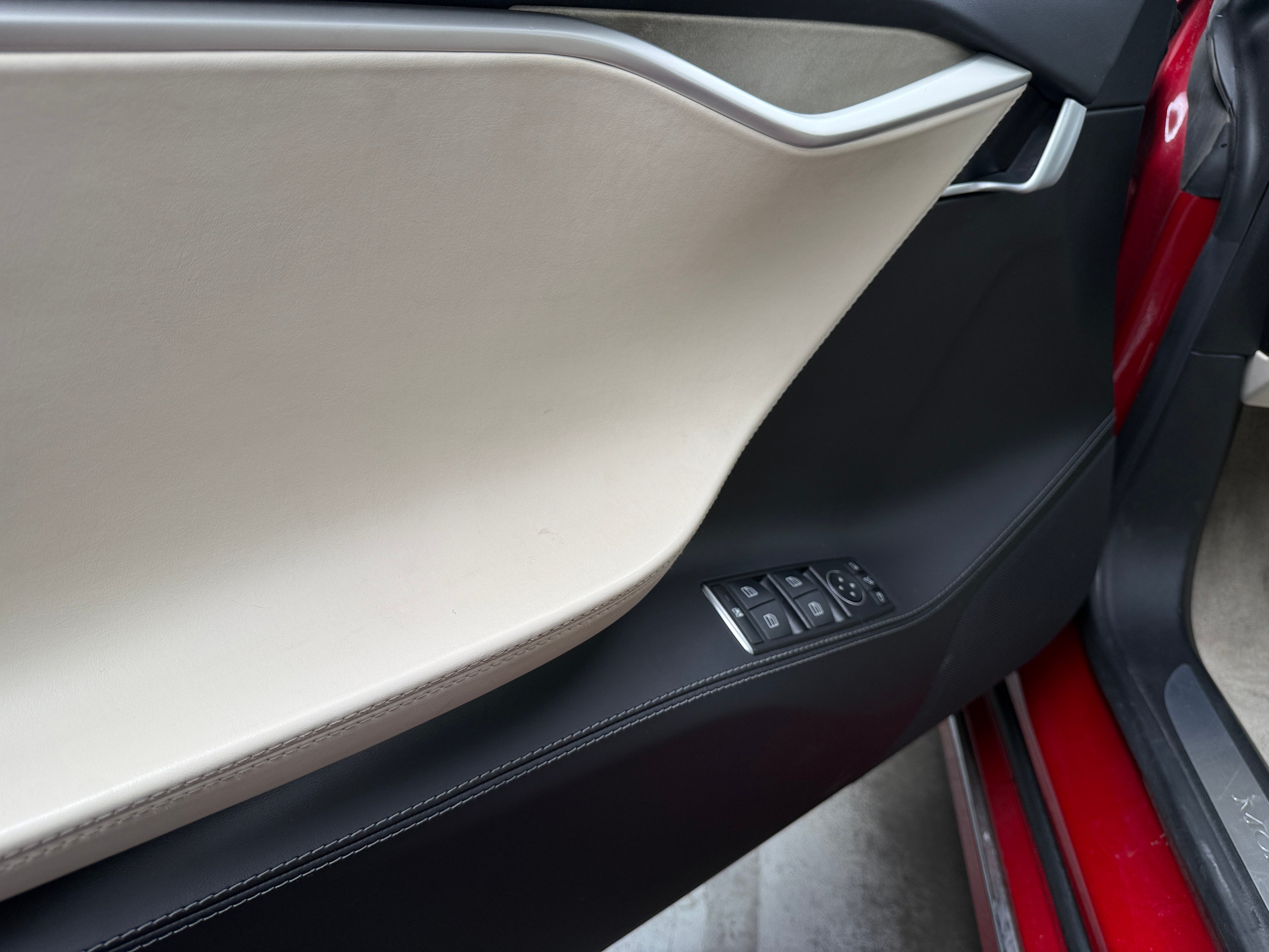 Used 2018 Tesla Model S P100D with VIN 5YJSA1E42JF248535 for sale in Oak Creek, WI