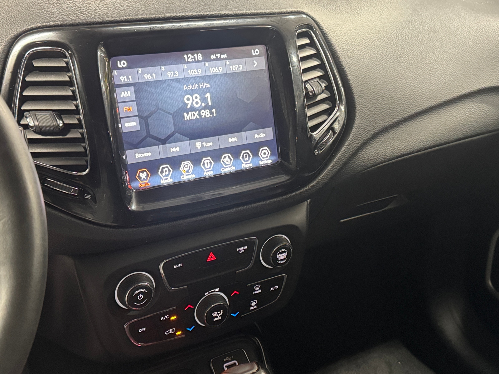 Thumbnail: 2019 Jeep Compass - 3