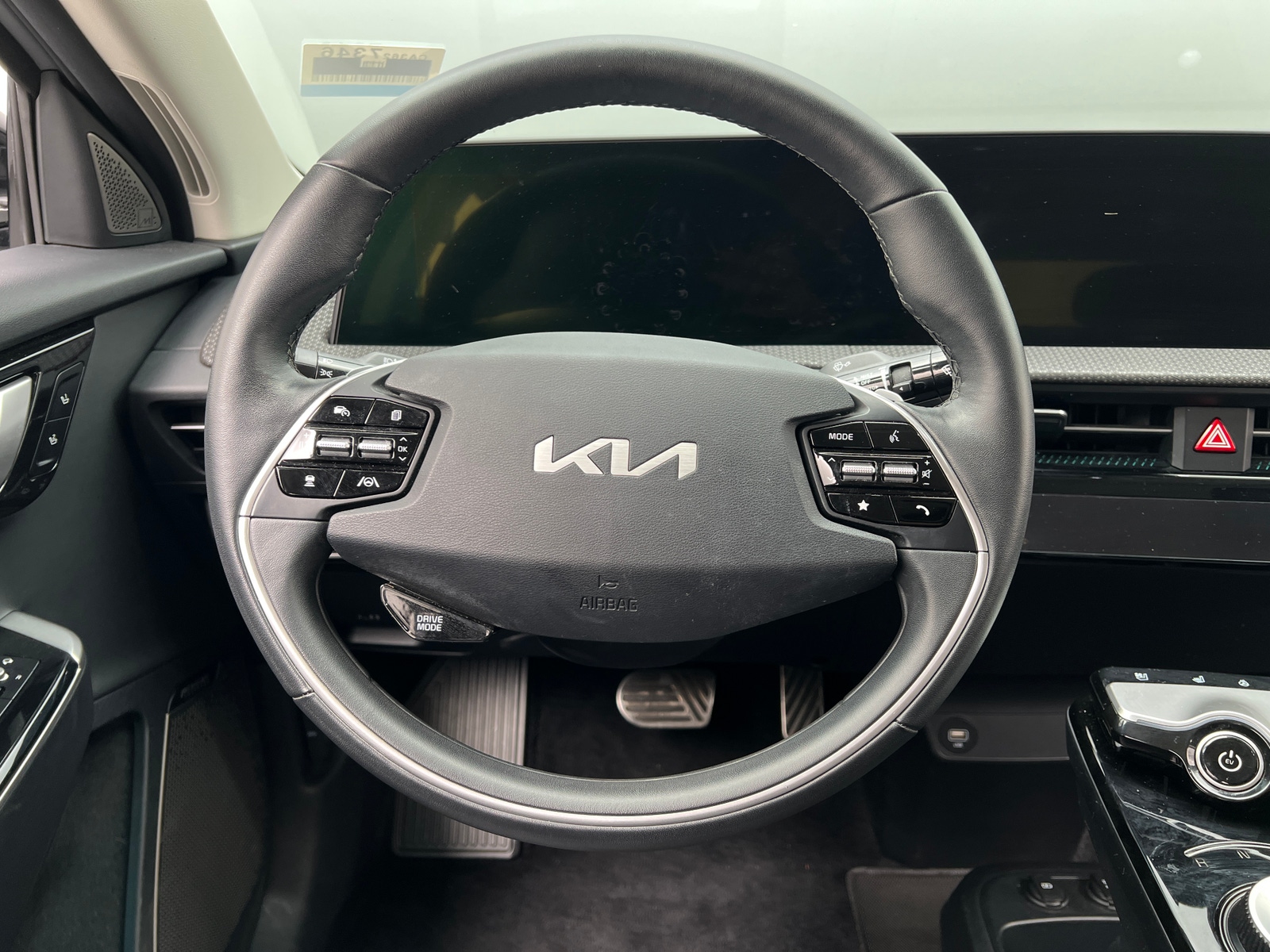 Thumbnail: 2022 Kia EV6 - 4