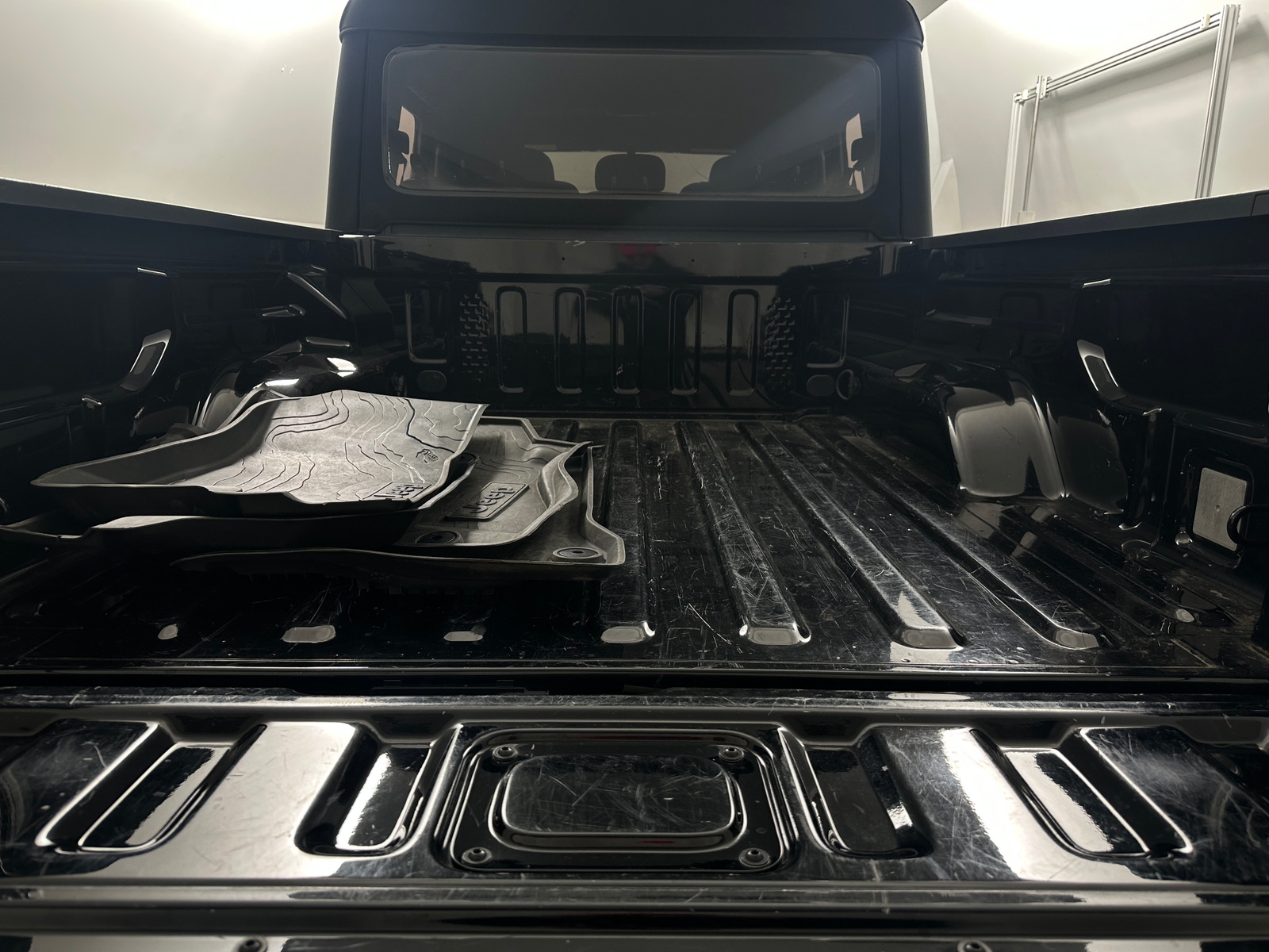 Thumbnail: 2023 Jeep Gladiator - 7