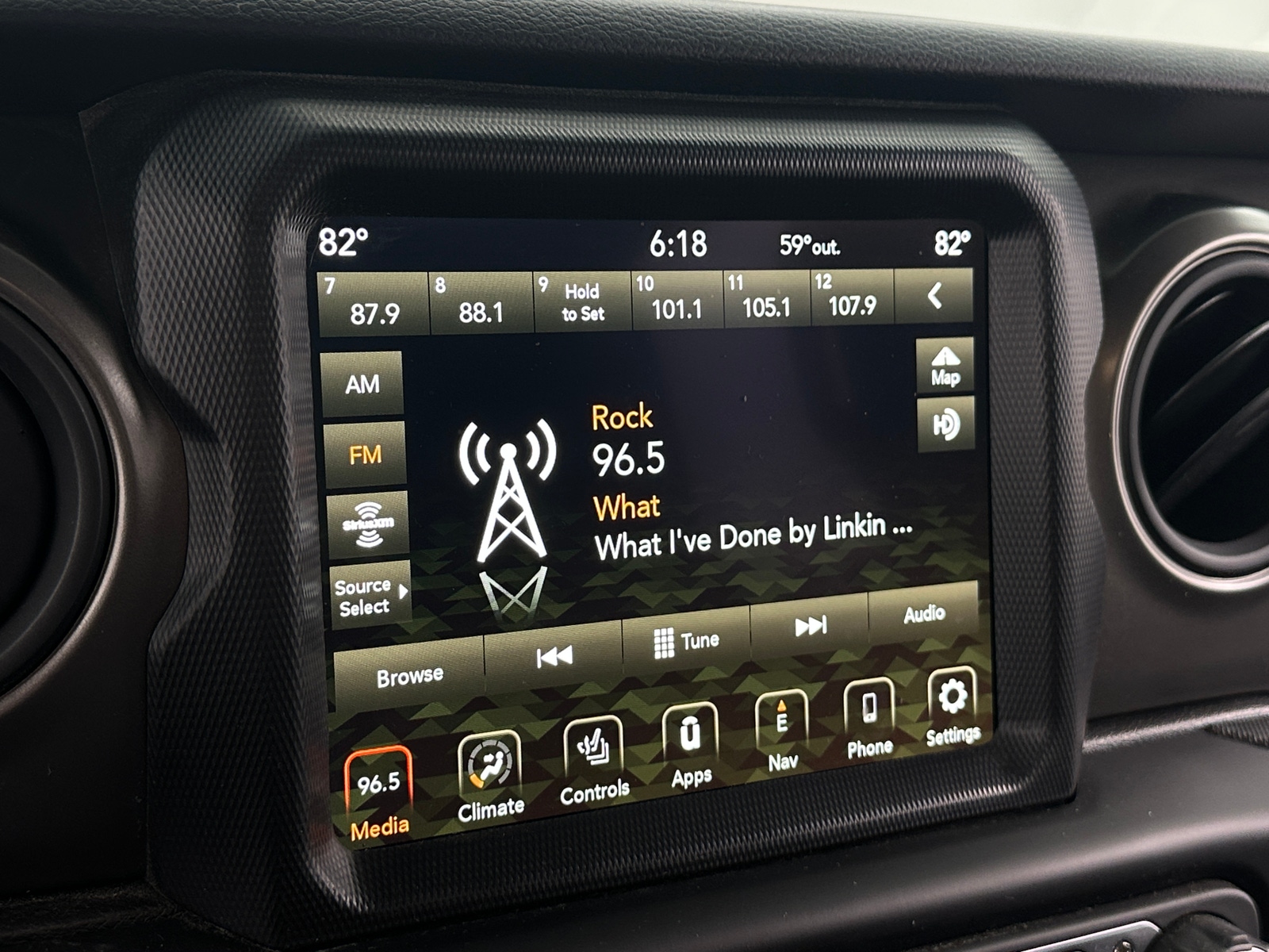 Thumbnail: 2023 Jeep Gladiator - 4