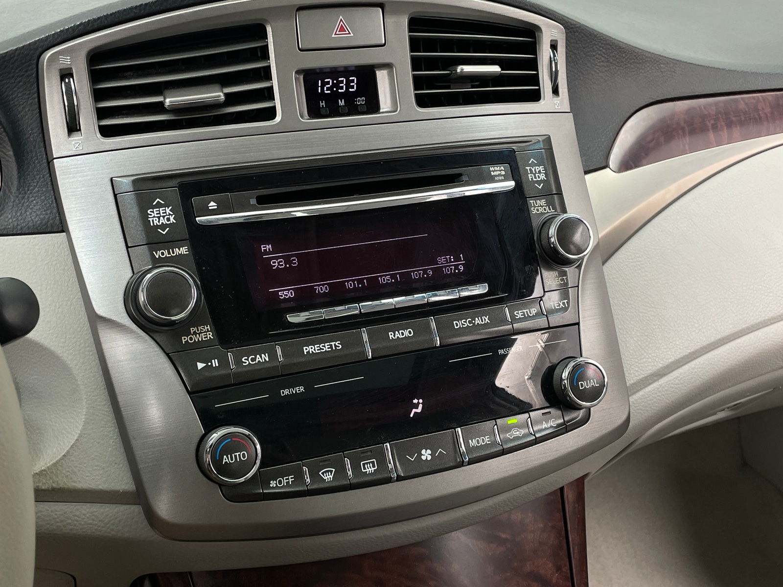 Thumbnail: 2011 Toyota Avalon - 3