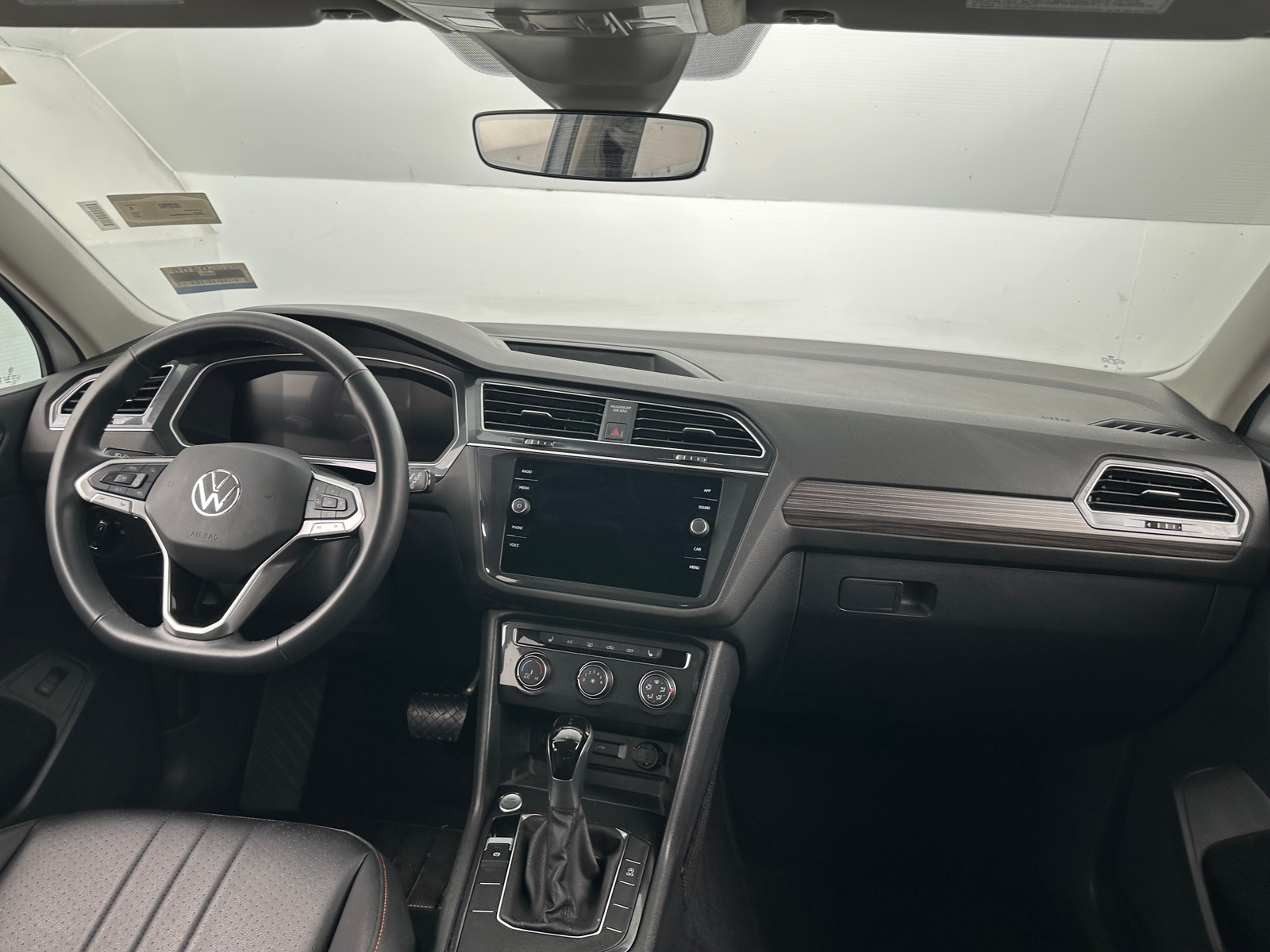 Thumbnail: 2024 Volkswagen Tiguan - 2