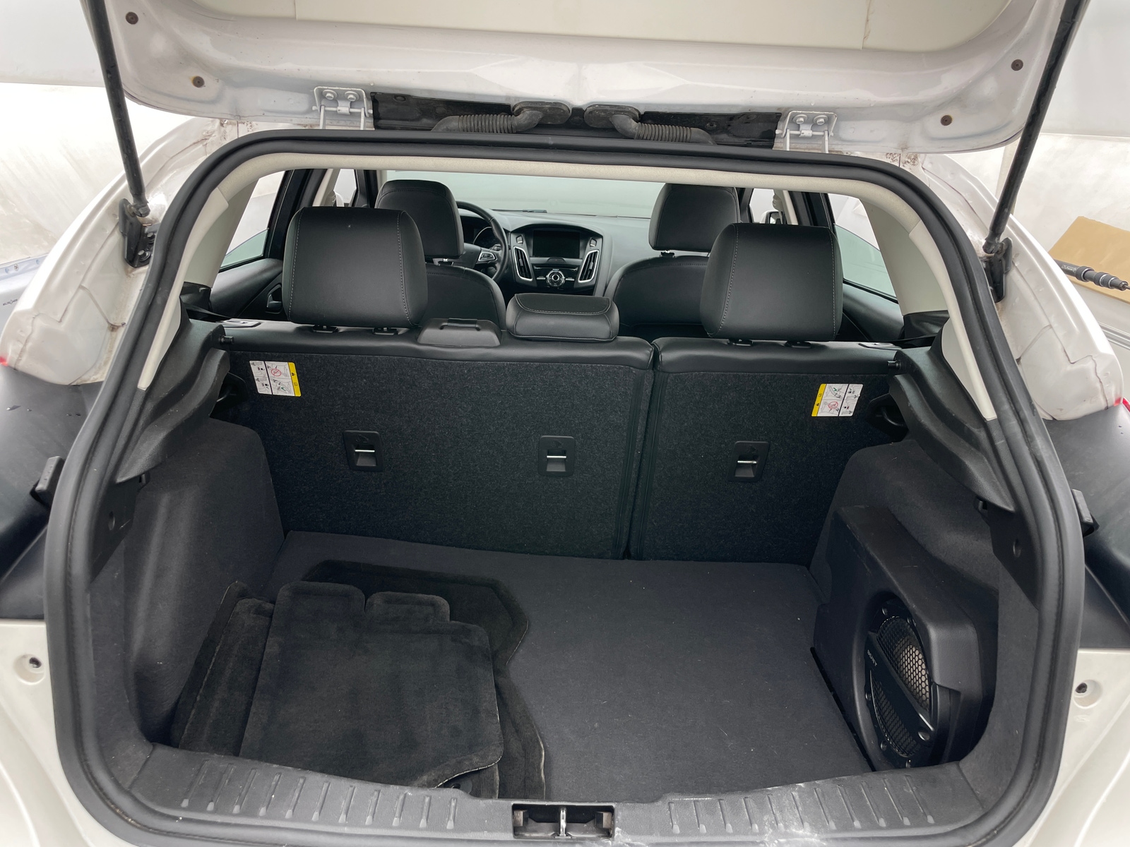 Thumbnail: 2016 Ford Focus - 6