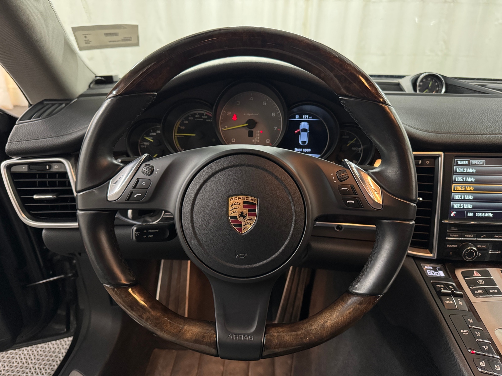 Thumbnail: 2016 Porsche Panamera - 4
