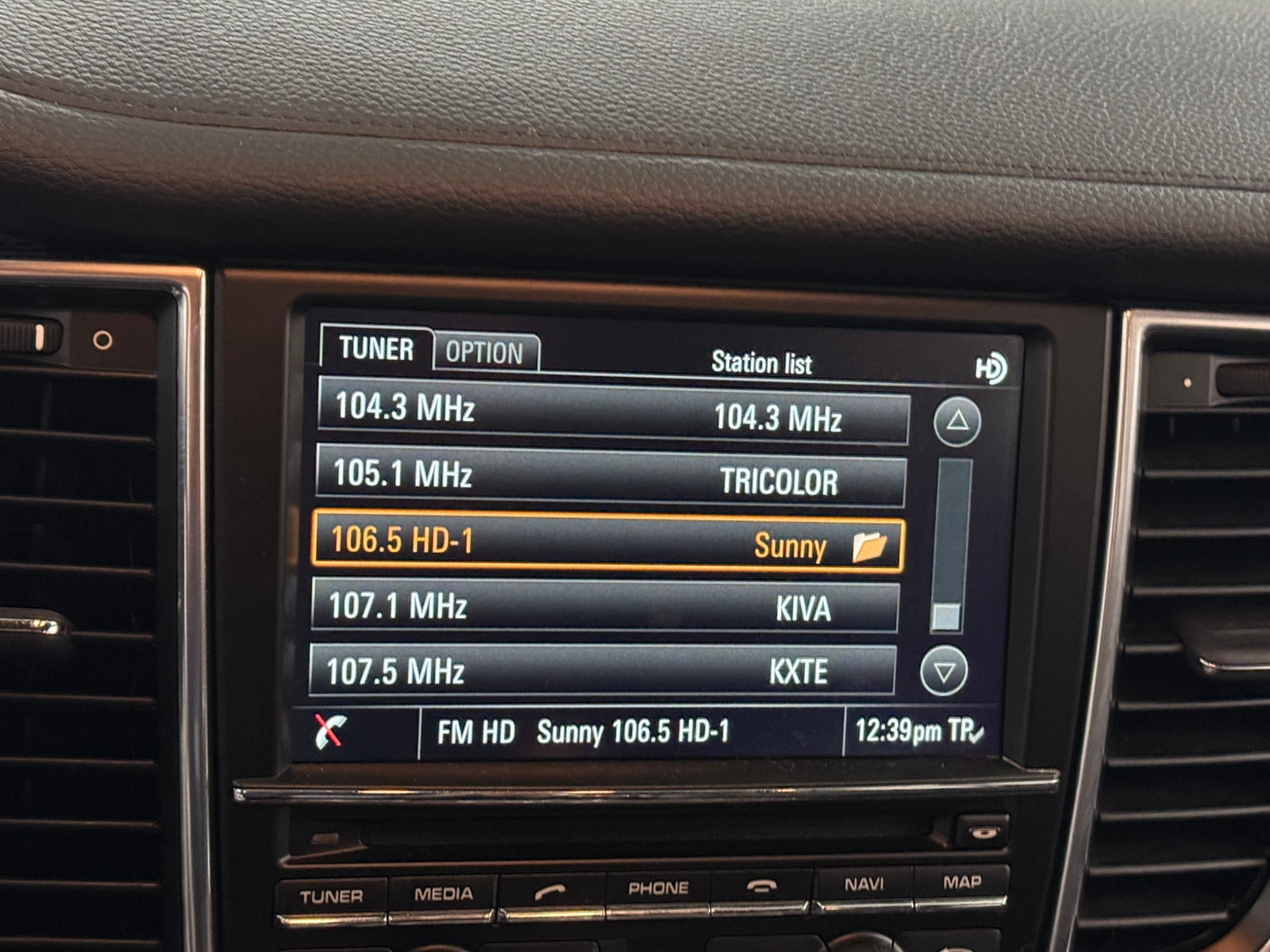 Thumbnail: 2016 Porsche Panamera - 3