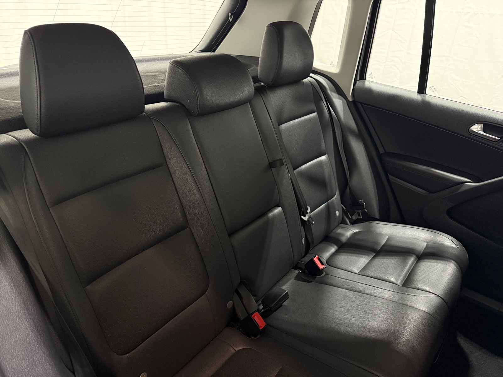 Thumbnail: 2017 Volkswagen Tiguan - 6