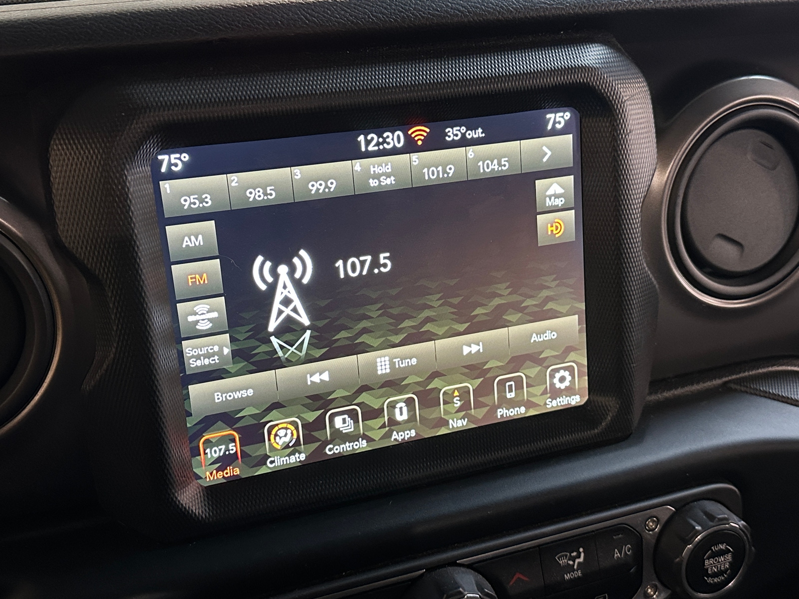 Thumbnail: 2023 Jeep Gladiator - 4