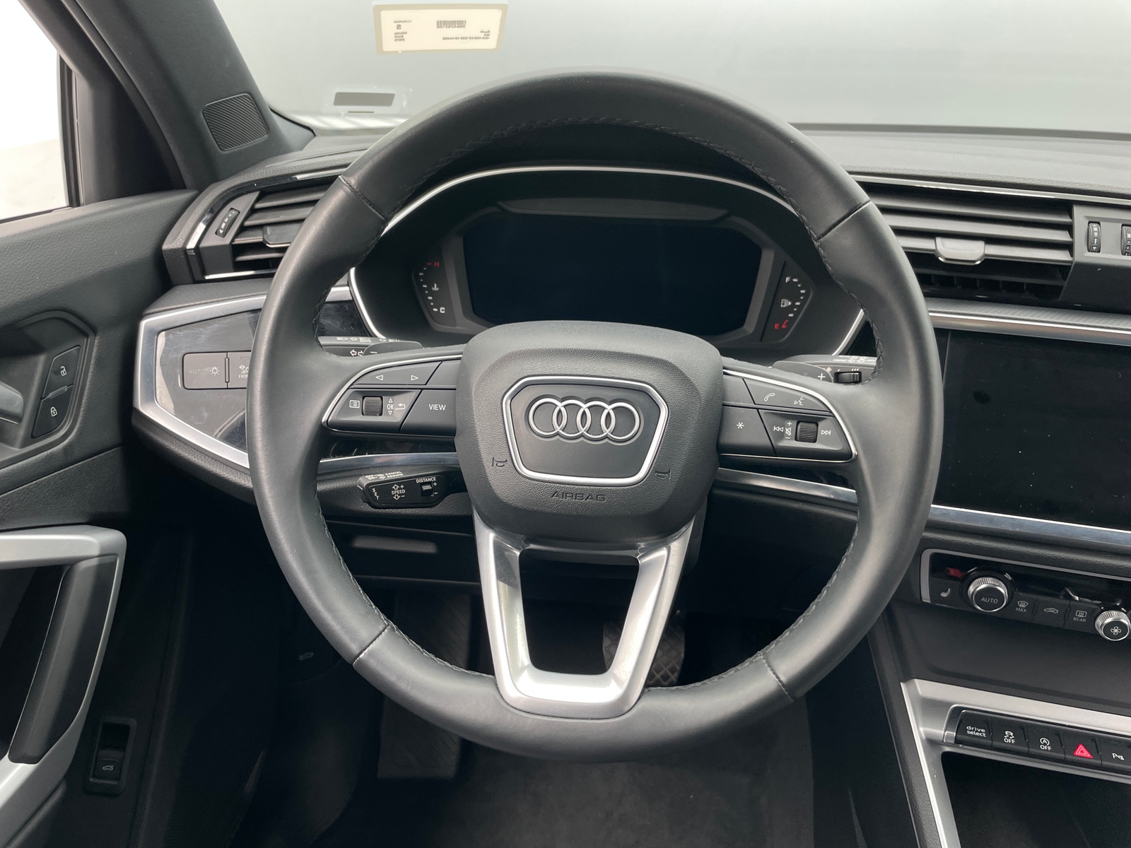 Thumbnail: 2025 Audi Q3 - 4