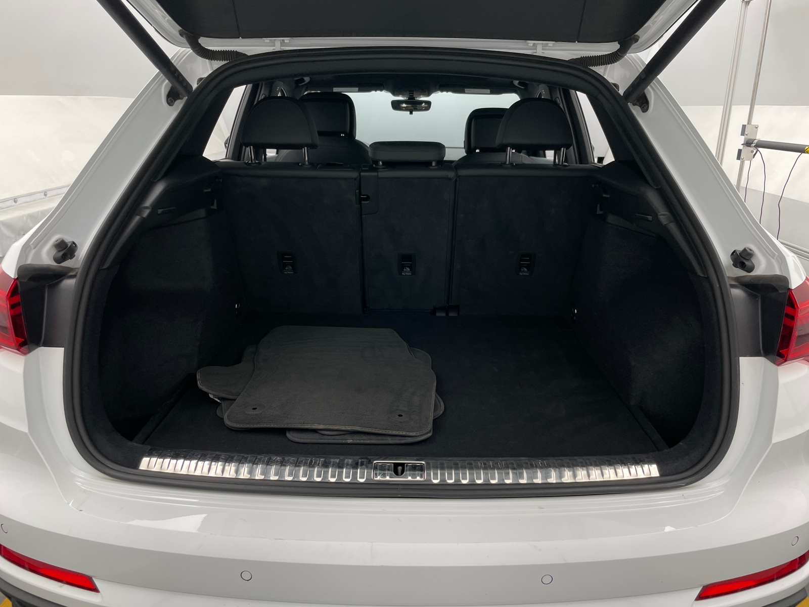 Thumbnail: 2025 Audi Q3 - 6